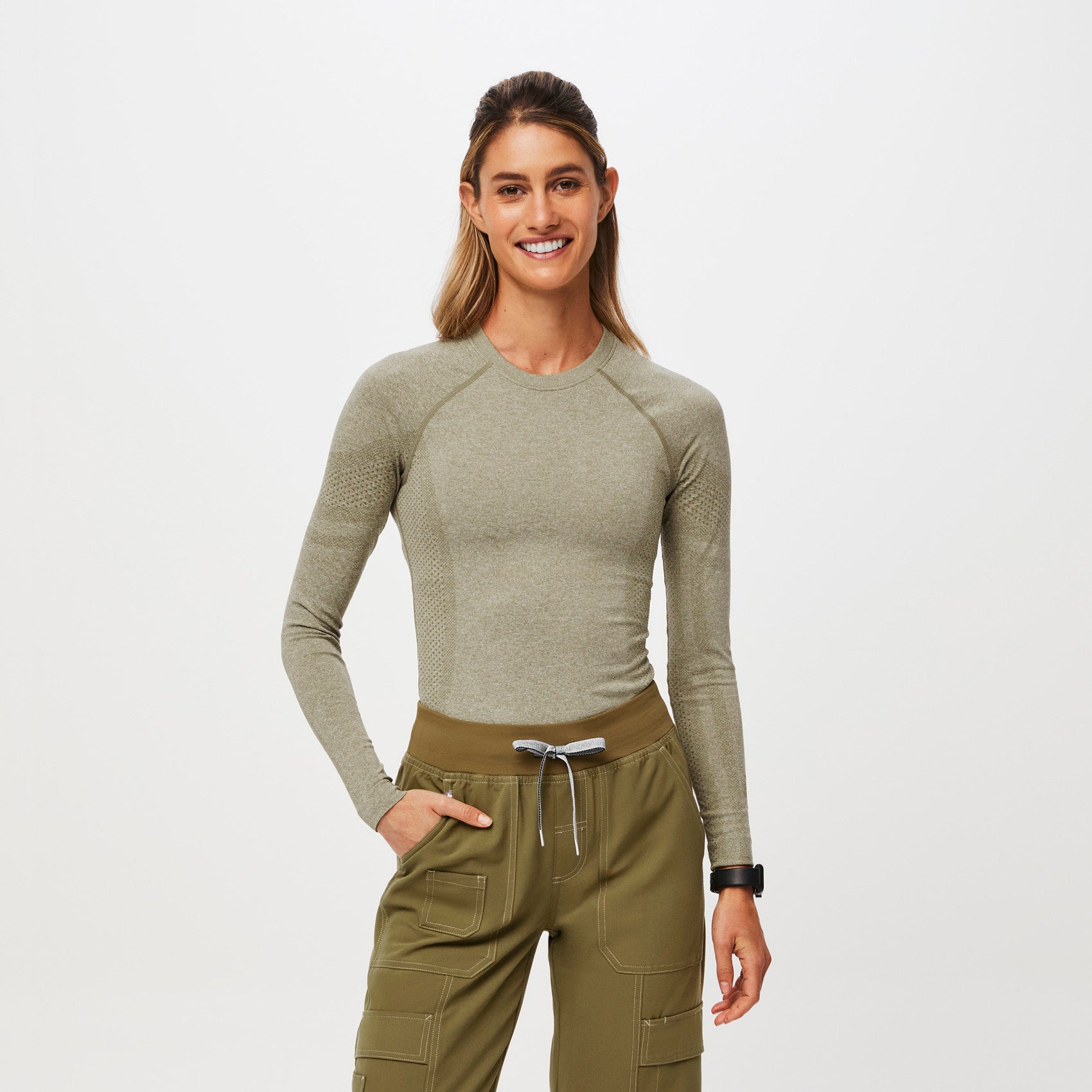 https://cdn.shopify.com/s/files/1/0139/8942/files/Q2_2023_05_HEATHERED-MARTINI-OLIVE_SALTA_W_MADI_16815.jpg?v=1689263081