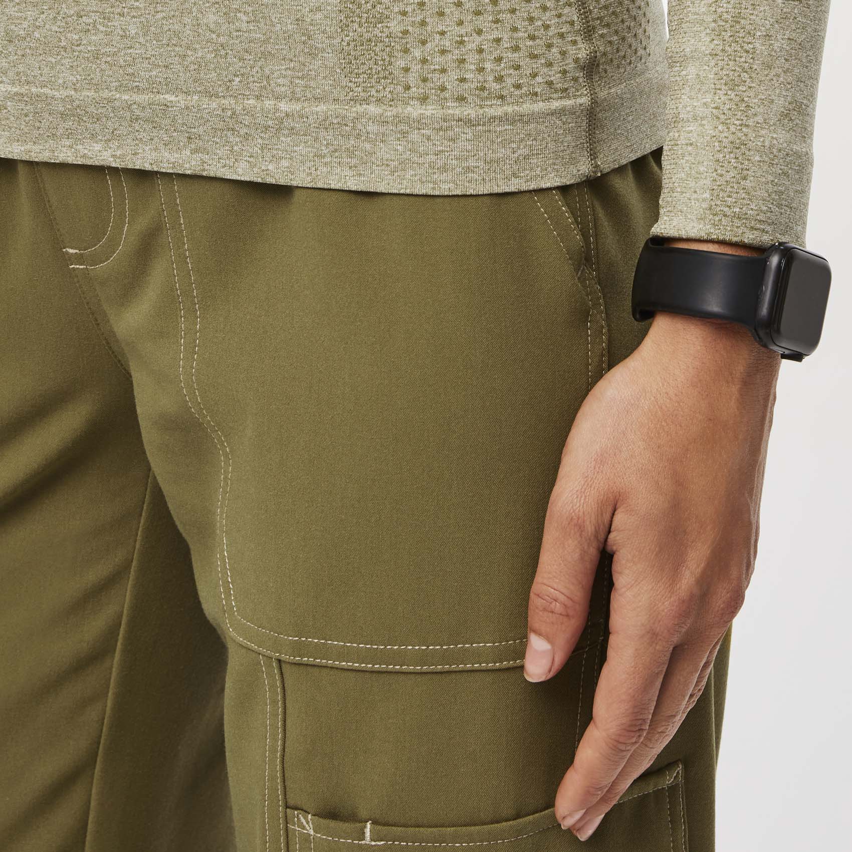 https://cdn.shopify.com/s/files/1/0139/8942/files/Q2_2023_05_HEATHERED-MARTINI-OLIVE_SALTA_W_MADI_16838.jpg?v=1689263081