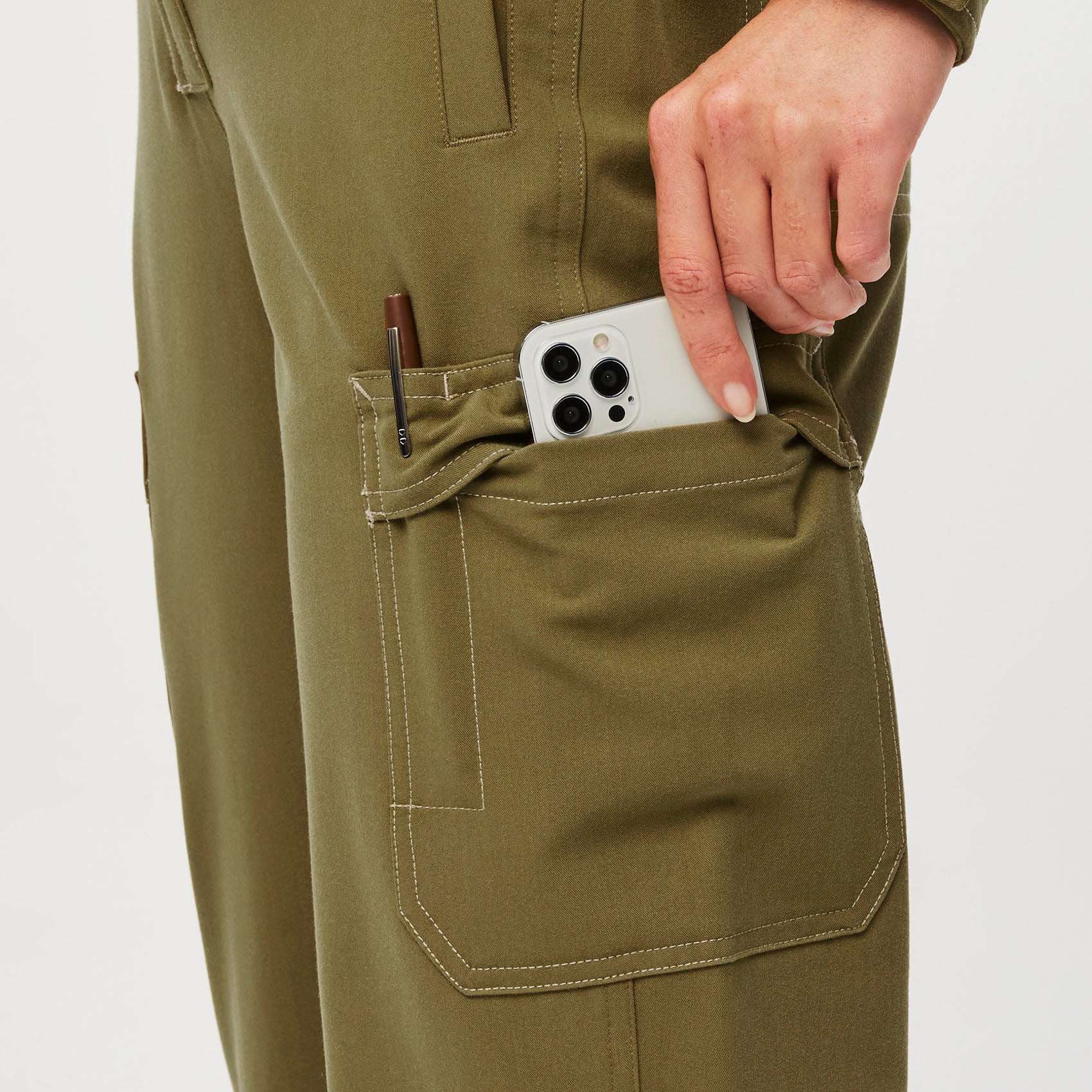 https://cdn.shopify.com/s/files/1/0139/8942/files/Q2_2023_05_MARTINI-OLIVE_MILLER-JUMPSUIT_W_PALONIA_18913.jpg?v=1689197869
