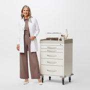 https://cdn.shopify.com/s/files/1/0139/8942/files/Q2_2023_05_WHITE_PRO-LAB-COAT_W_TERA_14700.jpg?v=1687901432