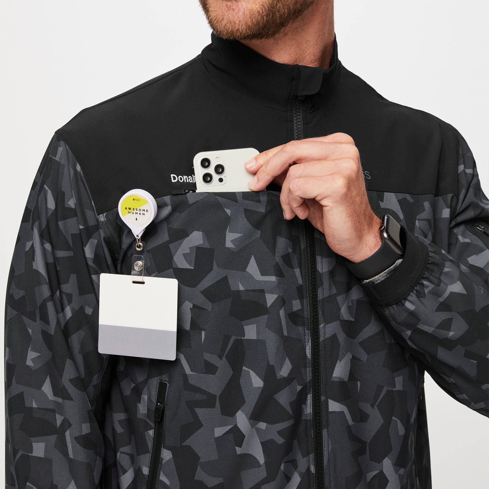 https://cdn.shopify.com/s/files/1/0139/8942/files/Q2_2023_06_BONSAI-CAMO_FREEX-DUNN-SCRUB-JACKET_M_COREY_33426.jpg?v=1692828597