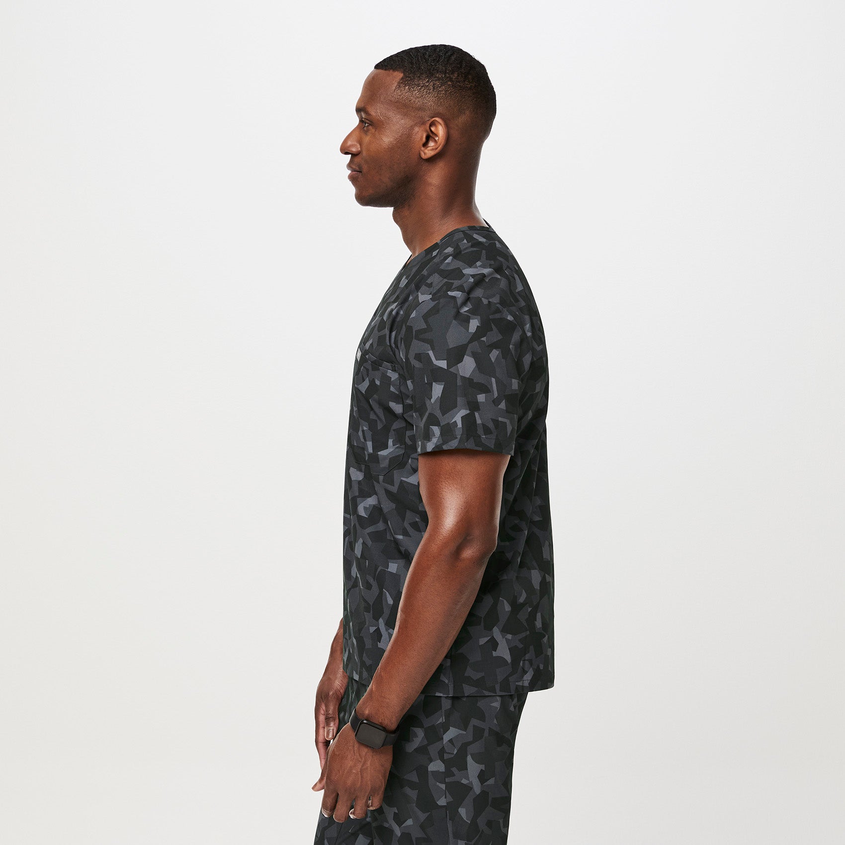 https://cdn.shopify.com/s/files/1/0139/8942/files/Q2_2023_06_BONSAI-CAMO_FREEX-SLIM-LEON_M_TERRANCE_35297.jpg?v=1692829453