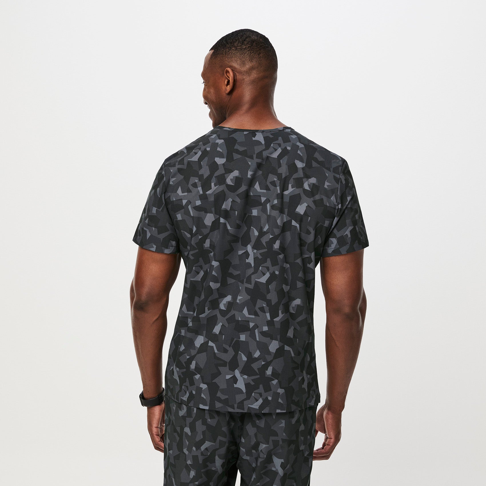 https://cdn.shopify.com/s/files/1/0139/8942/files/Q2_2023_06_BONSAI-CAMO_FREEX-SLIM-LEON_M_TERRANCE_35308.jpg?v=1692829453