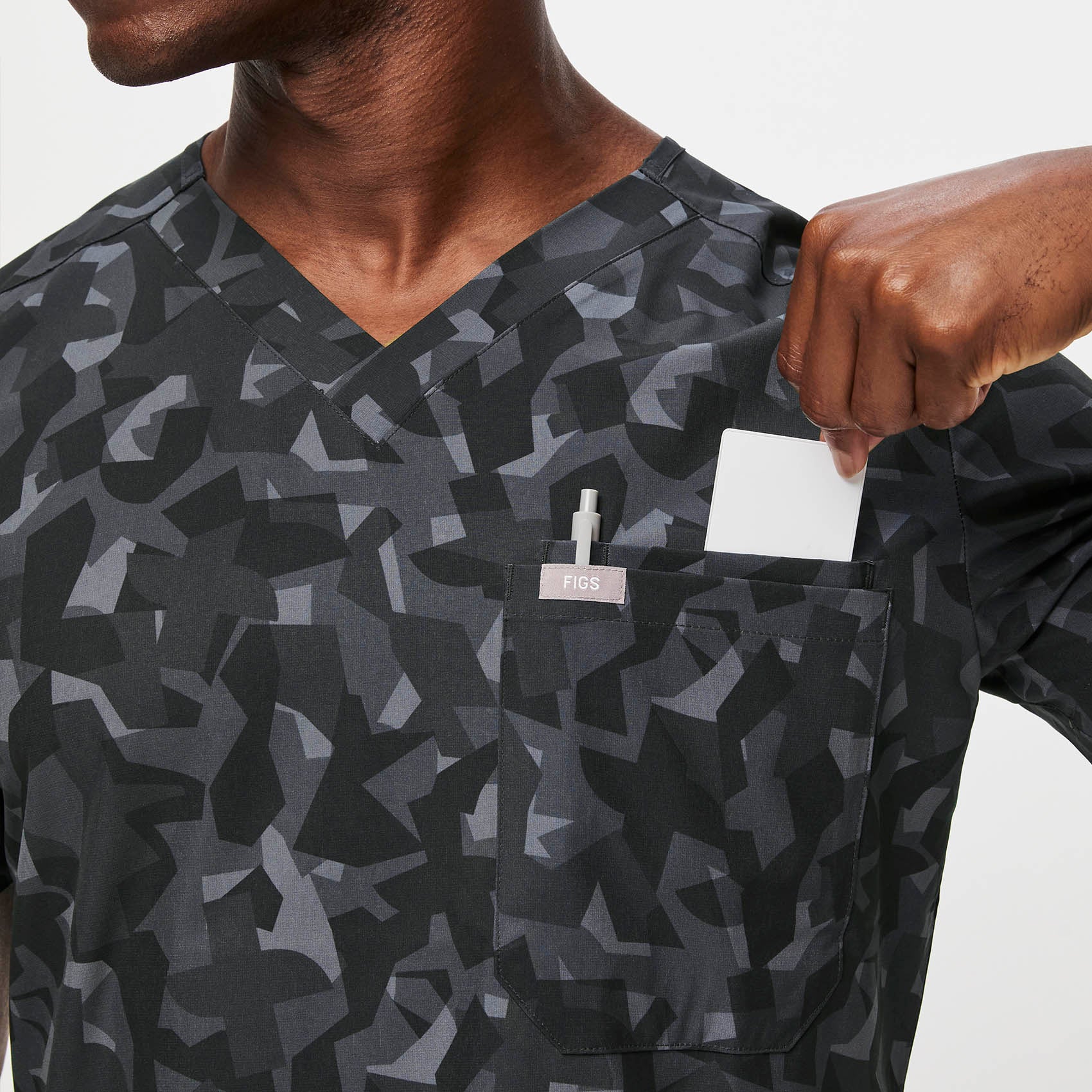 https://cdn.shopify.com/s/files/1/0139/8942/files/Q2_2023_06_BONSAI-CAMO_FREEX-SLIM-LEON_M_TERRANCE_35310.jpg?v=1692829453