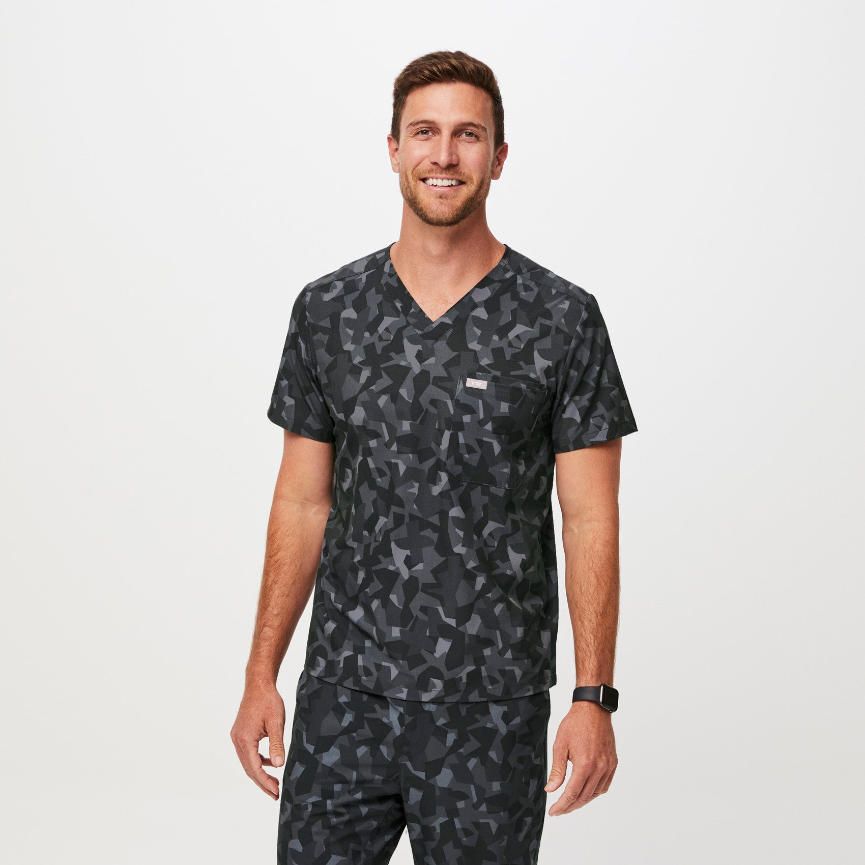 https://cdn.shopify.com/s/files/1/0139/8942/files/Q2_2023_06_BONSAI-CAMO_PRINTED-FREEX-LEON_M_COREY_33472.jpg?v=1693519871