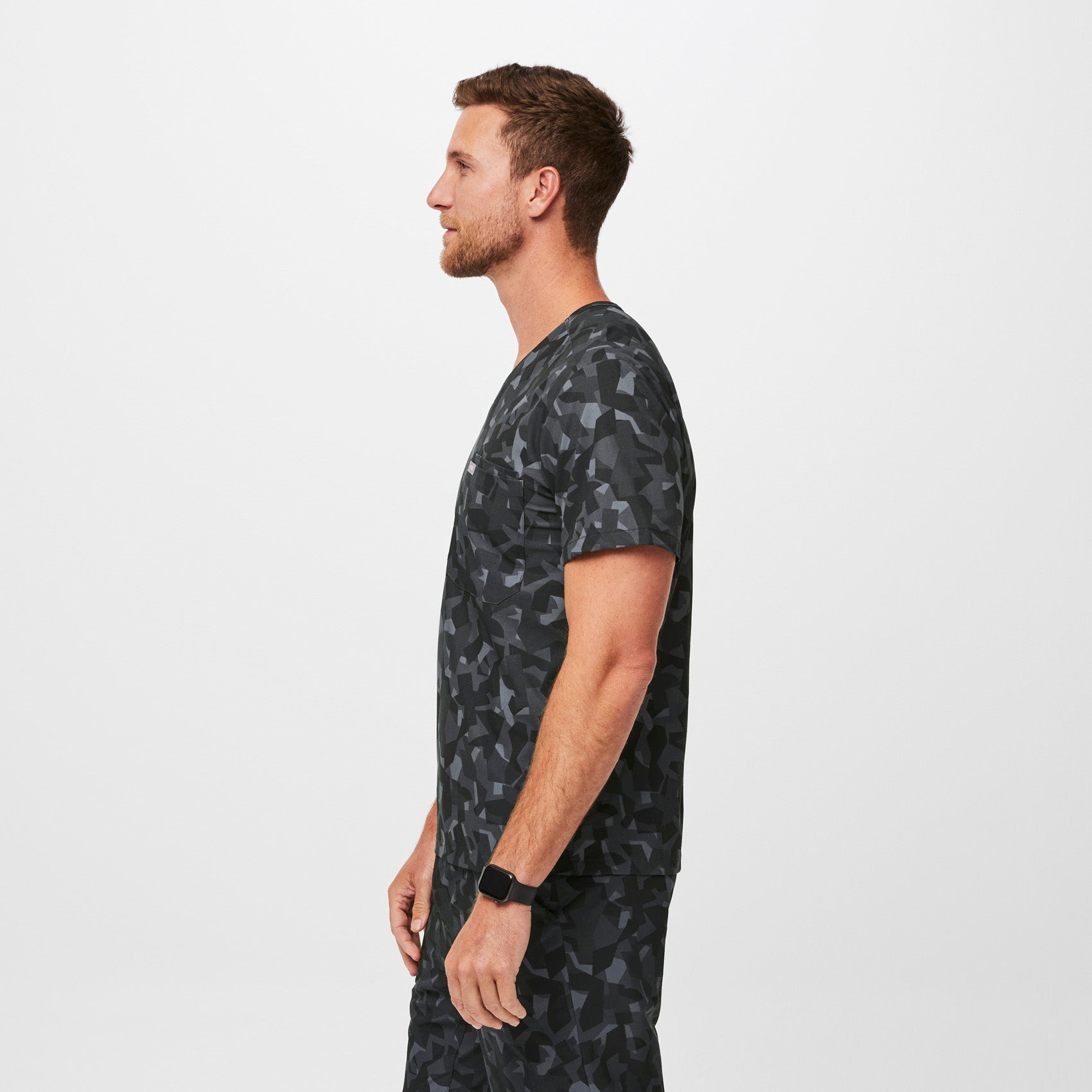 https://cdn.shopify.com/s/files/1/0139/8942/files/Q2_2023_06_BONSAI-CAMO_PRINTED-FREEX-LEON_M_COREY_33478.jpg?v=1693519871