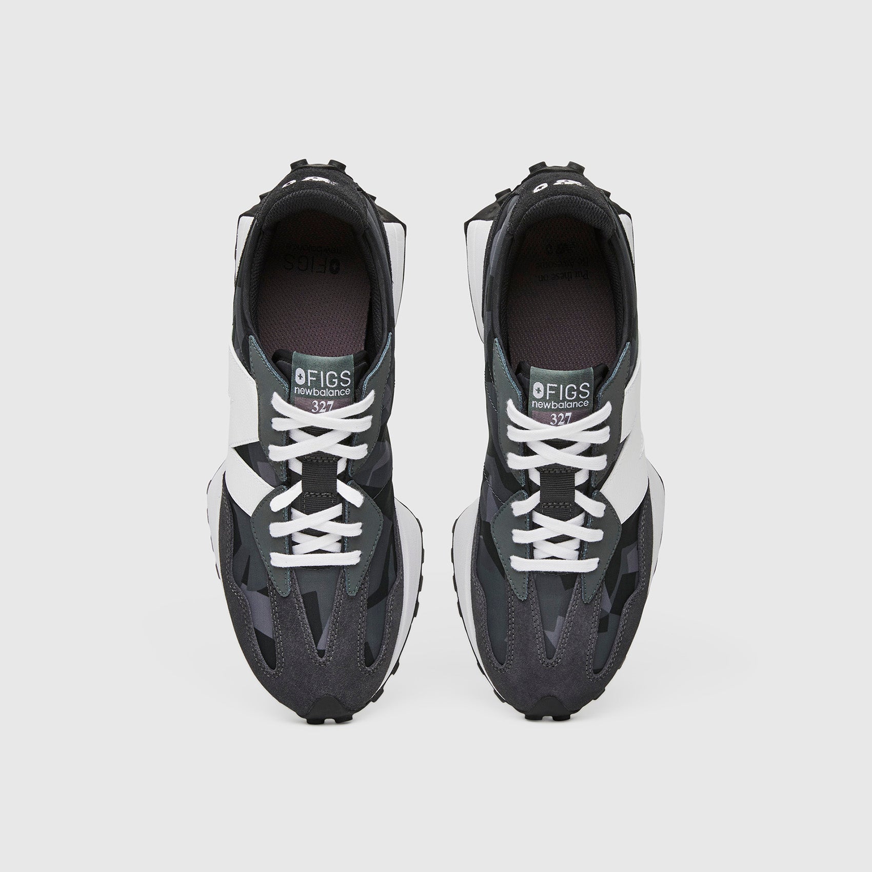 https://cdn.shopify.com/s/files/1/0139/8942/files/Q2_2023_06_CAMO_NB-327-SNEAKER_U_GHOST_26908.jpg?v=1693352050