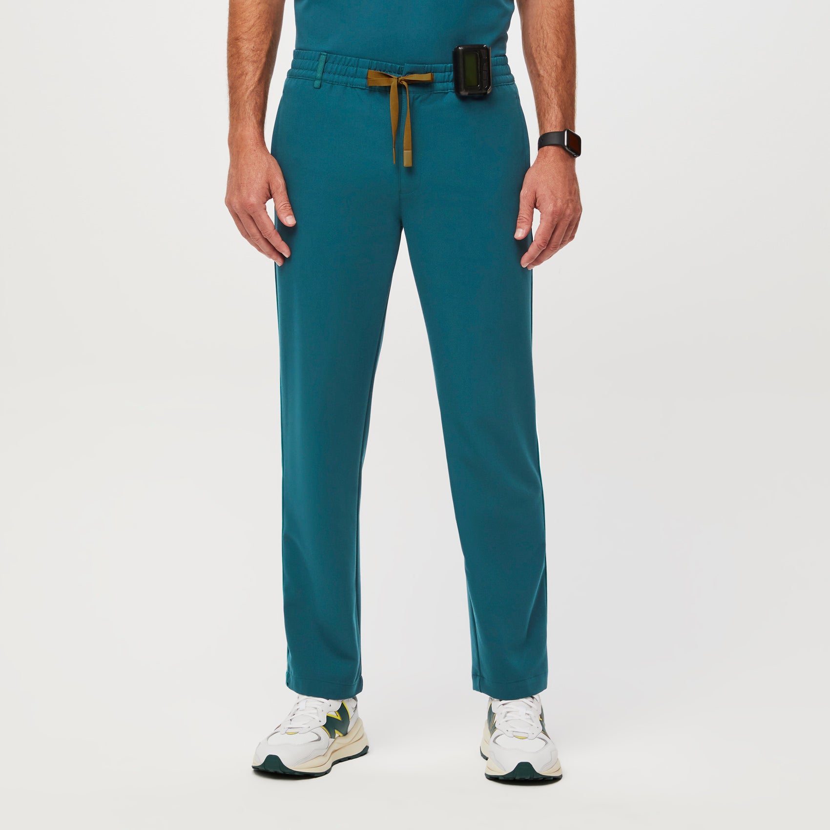 https://cdn.shopify.com/s/files/1/0139/8942/files/Q2_2023_06_CARIBBEAN-BLUE_CONTRAST-CAMBRIDGE-PANT_M_COREY_34334.jpg?v=1689870058