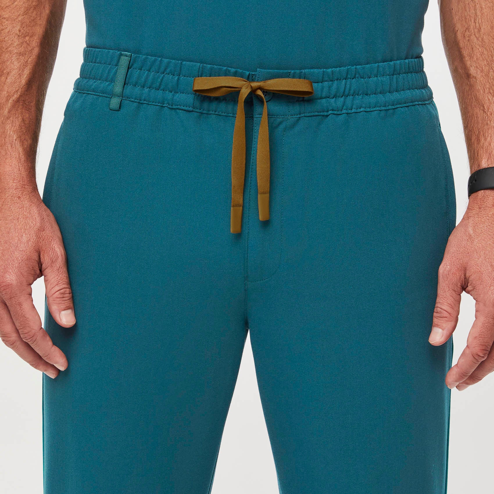 https://cdn.shopify.com/s/files/1/0139/8942/files/Q2_2023_06_CARIBBEAN-BLUE_CONTRAST-CAMBRIDGE-PANT_M_COREY_34357.jpg?v=1689870058