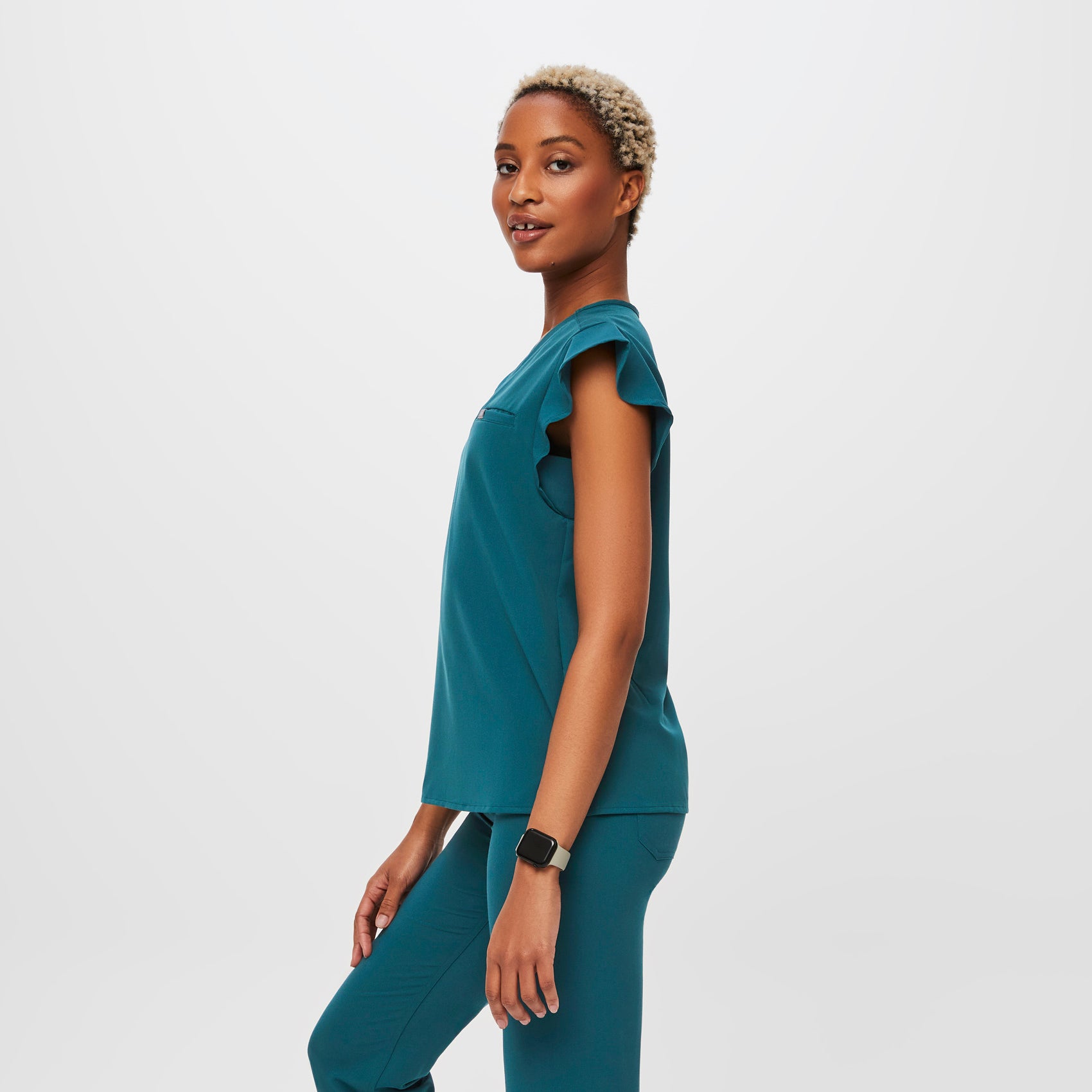 https://cdn.shopify.com/s/files/1/0139/8942/files/Q2_2023_06_CARIBBEAN-BLUE_NATAL-FLUTTER-SLEEVE_W_DEJA_31066.jpg?v=1690225140