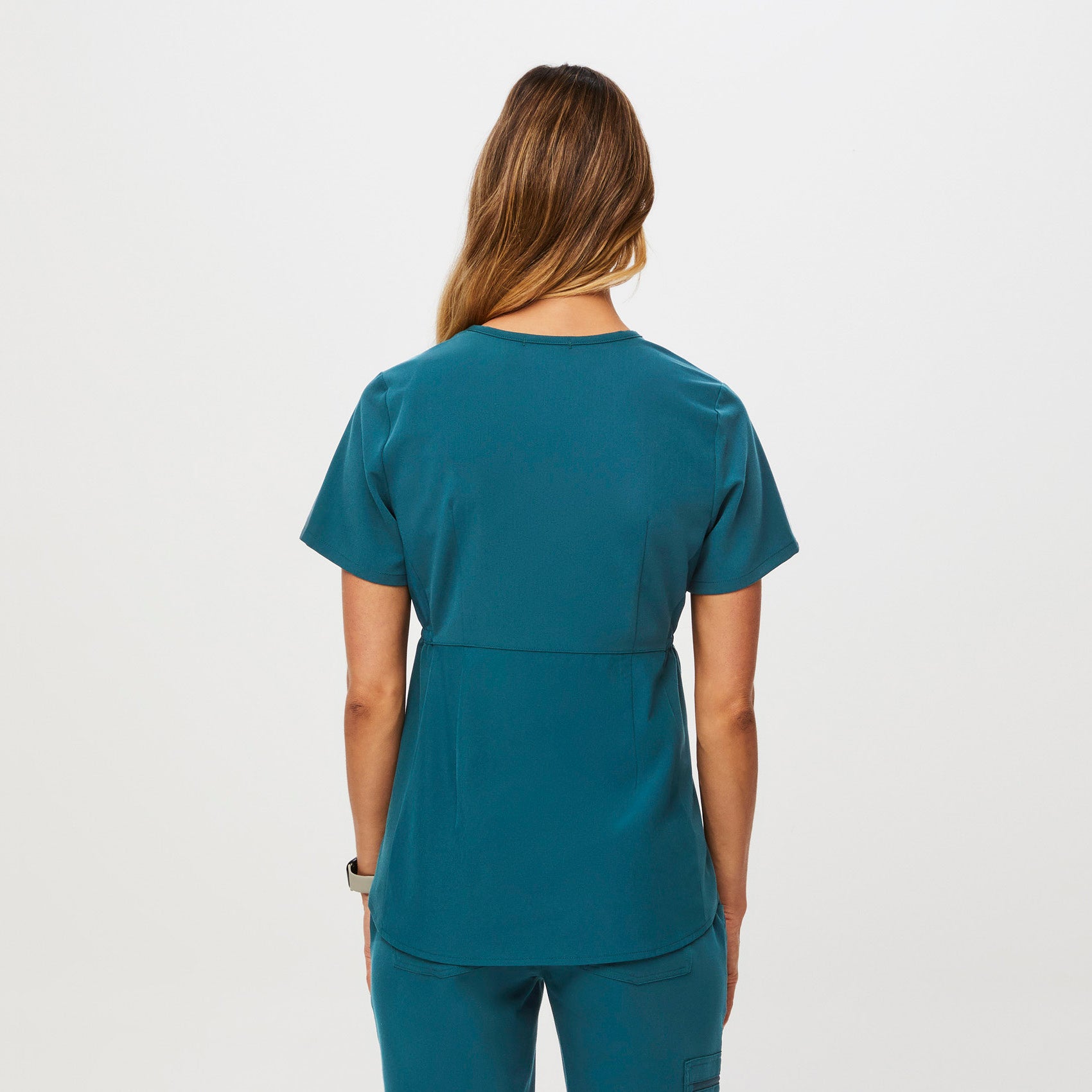 https://cdn.shopify.com/s/files/1/0139/8942/files/Q2_2023_06_CARIBBEAN-BLUE_OCTAVIA-MATERNITY-TOP_W_MADI_35543.jpg?v=1689701348