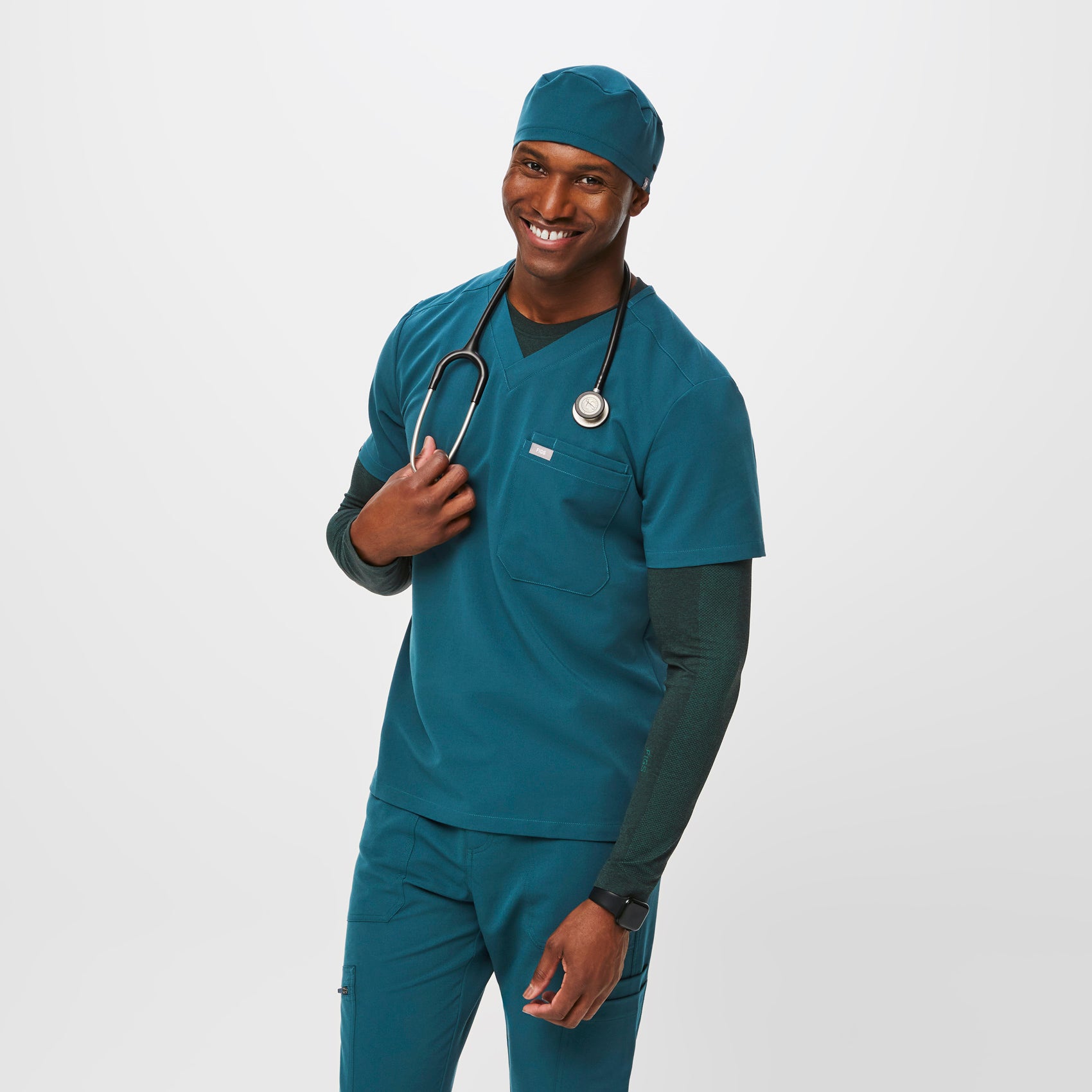 https://cdn.shopify.com/s/files/1/0139/8942/files/Q2_2023_06_CARIBBEAN-BLUE_SCRUB-CAP-BUTTONHOLES_U_TERRANCE_35951.jpg?v=1689699580