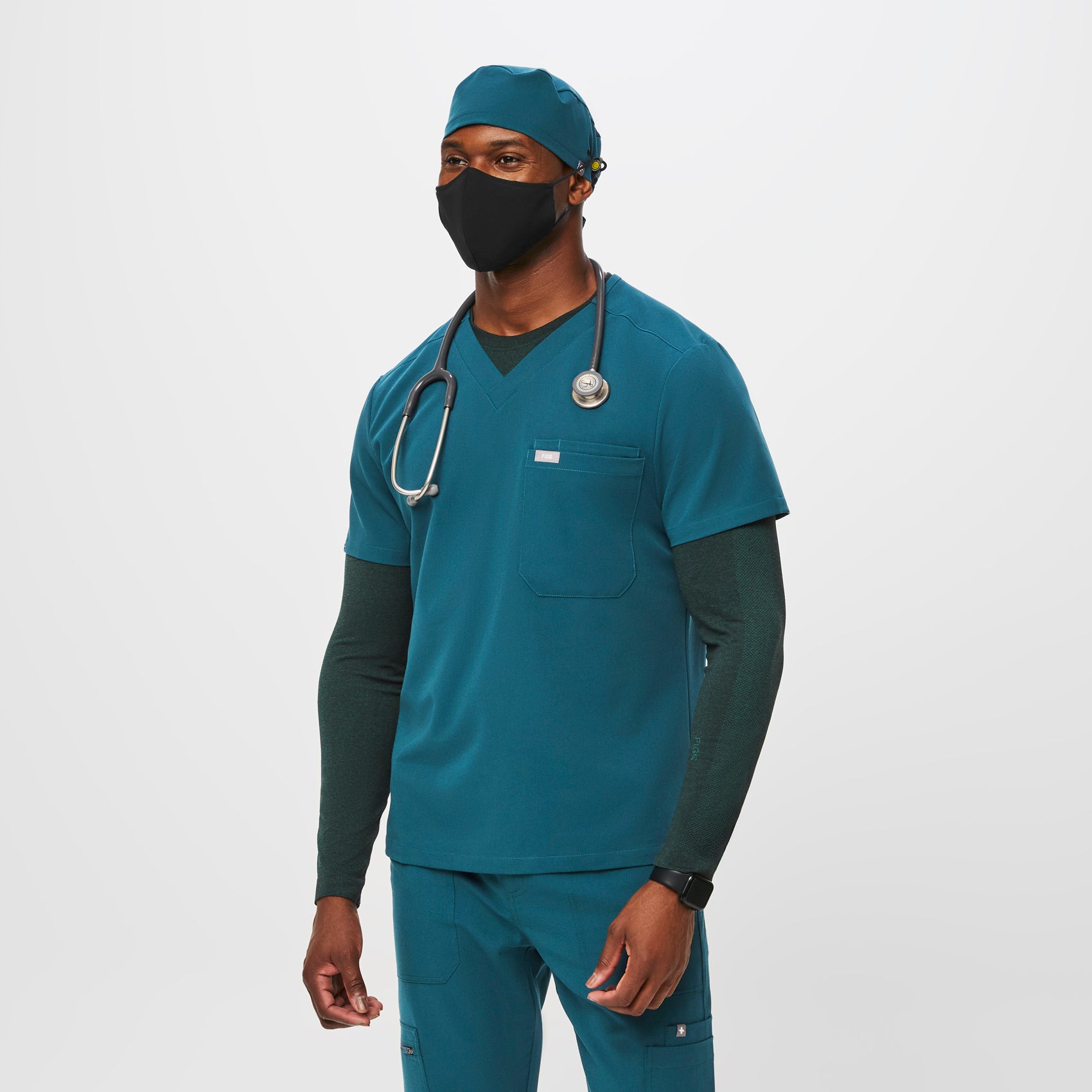 https://cdn.shopify.com/s/files/1/0139/8942/files/Q2_2023_06_CARIBBEAN-BLUE_SCRUB-CAP-BUTTONHOLES_U_TERRANCE_35967.jpg?v=1689699580
