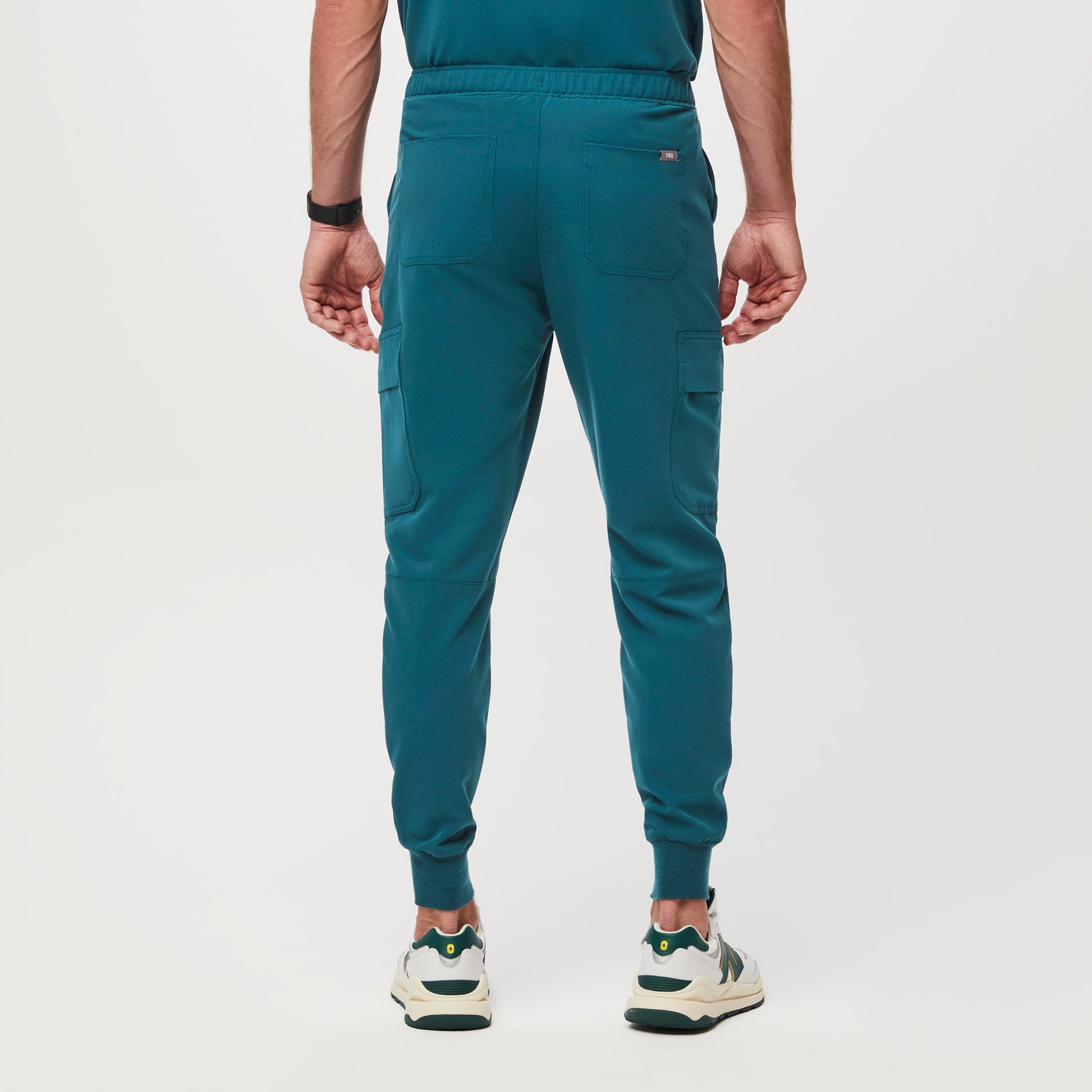 https://cdn.shopify.com/s/files/1/0139/8942/files/Q2_2023_06_CARIBBEAN-BLUE_TANSEN-CARGO_M_COREY_34211.jpg?v=1689868988