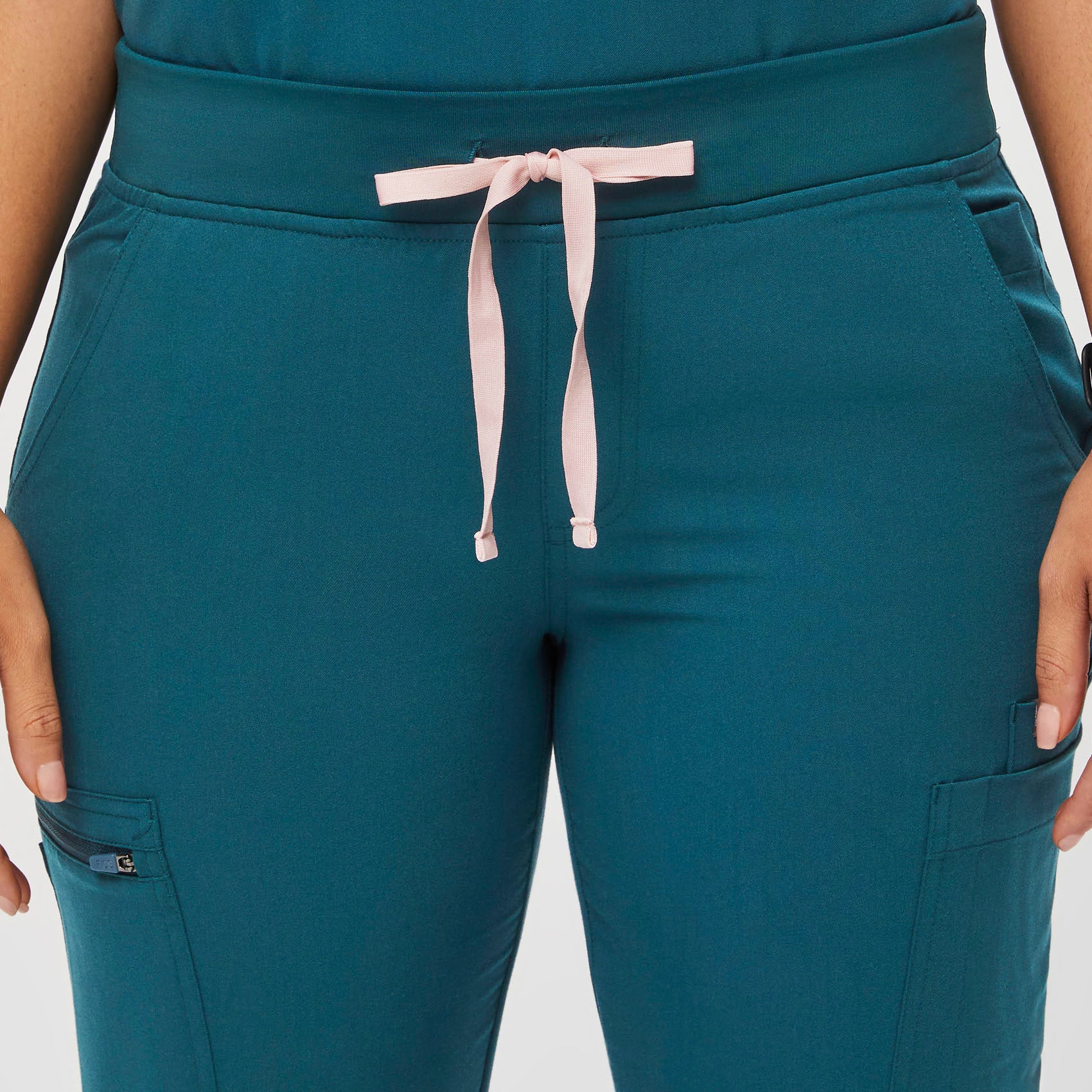https://cdn.shopify.com/s/files/1/0139/8942/files/Q2_2023_06_CARIBBEAN-BLUE_YOLA_W_SALOME_28162_cf16a720-779f-4a41-8533-008b4b0e226b.jpg?v=1689899875