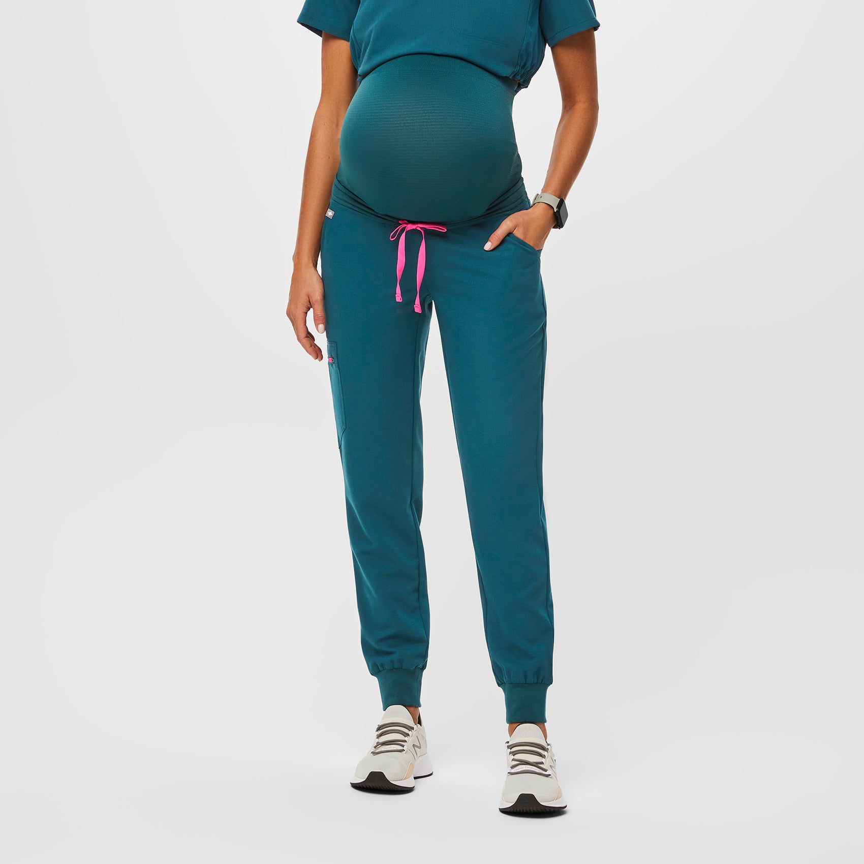 Zamora™ Maternity Jogger Scrub Pants · FIGS