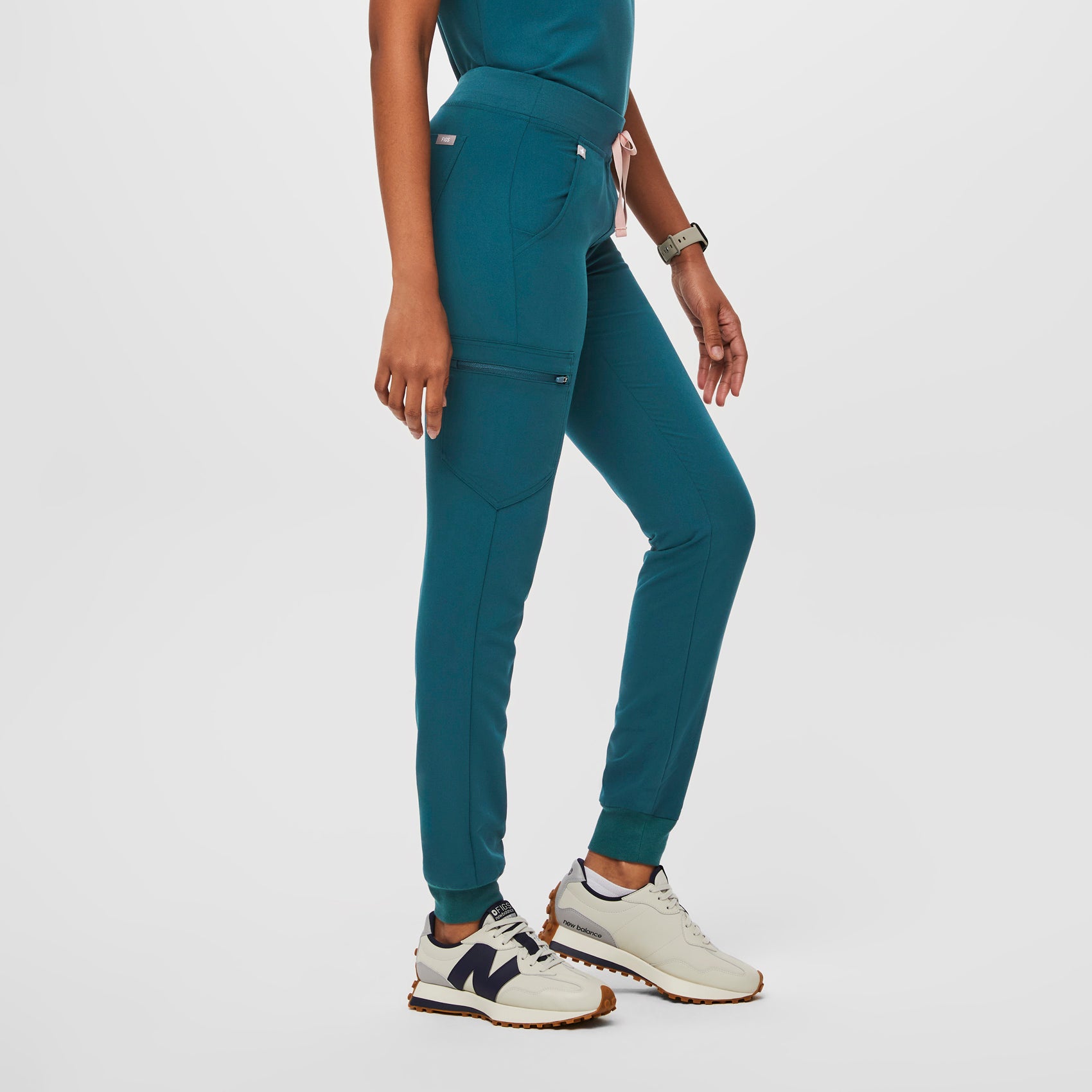 https://cdn.shopify.com/s/files/1/0139/8942/files/Q2_2023_06_CARIBBEAN-BLUE_ZAMORA_W_DEJA_30925.jpg?v=1689899301