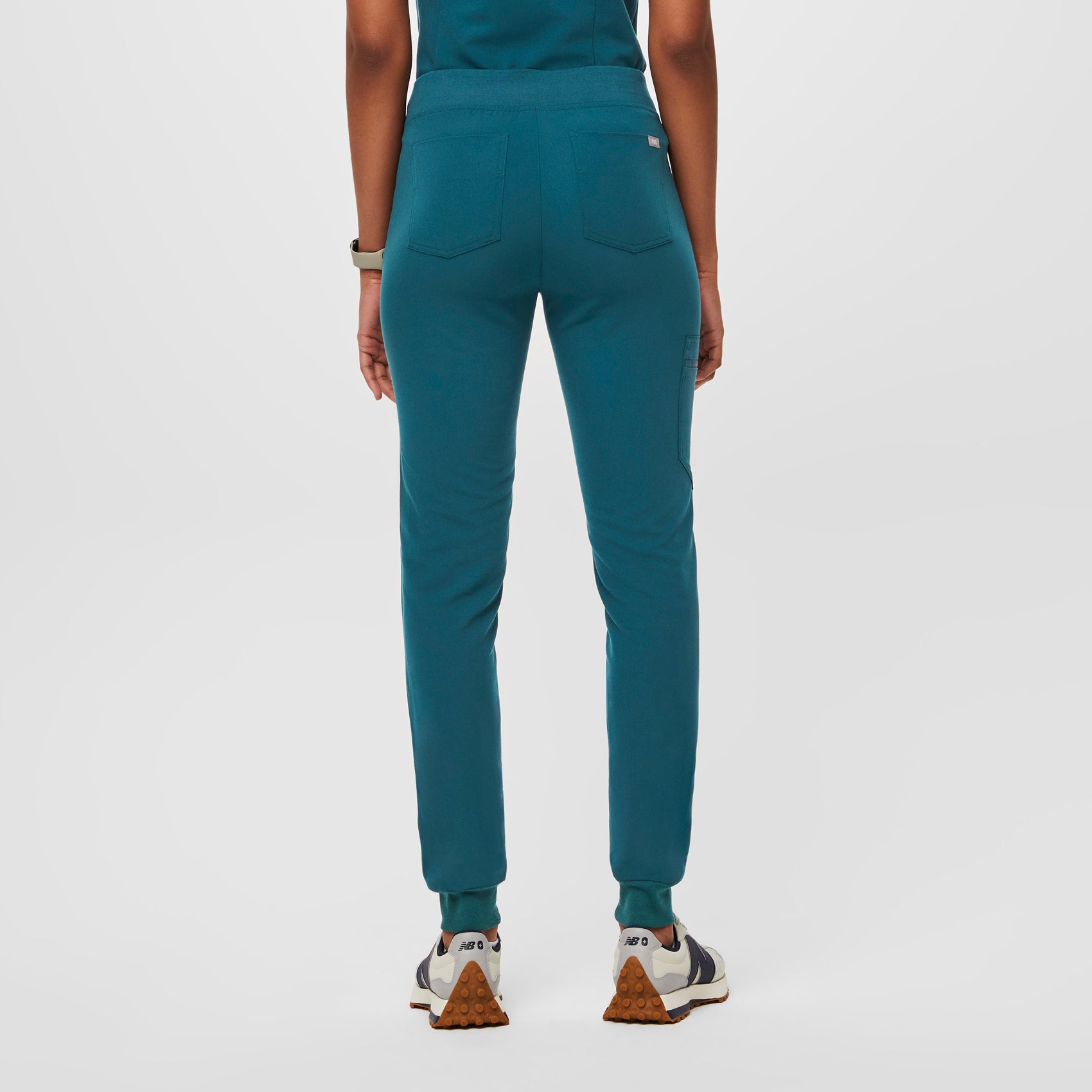 https://cdn.shopify.com/s/files/1/0139/8942/files/Q2_2023_06_CARIBBEAN-BLUE_ZAMORA_W_DEJA_30926.jpg?v=1689899301