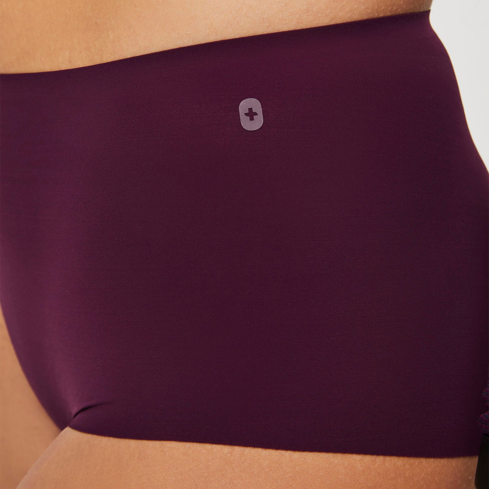 https://cdn.shopify.com/s/files/1/0139/8942/files/Q2_2023_06_DEEP-PURPLE_HIPSTER-UNDERSCRUB_W_SALOME_28626.jpg?v=1690225970