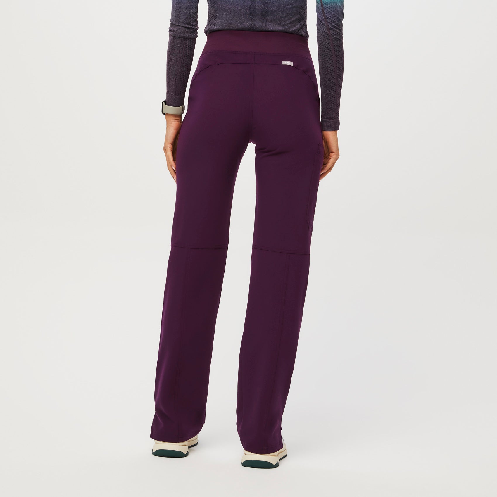 https://cdn.shopify.com/s/files/1/0139/8942/files/Q2_2023_06_DEEP-PURPLE_HW-KADE_W_MADI_36338.jpg?v=1690233722