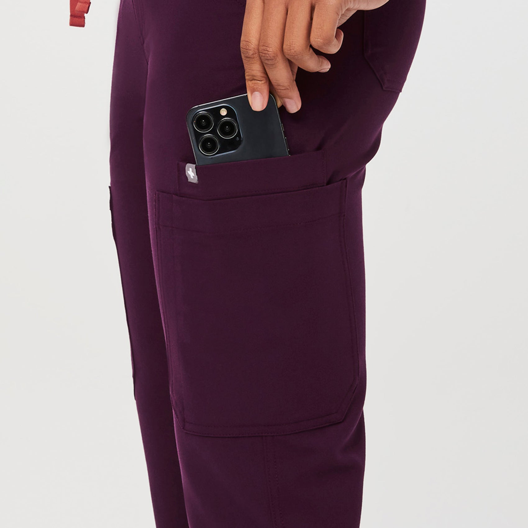 https://cdn.shopify.com/s/files/1/0139/8942/files/Q2_2023_06_DEEP-PURPLE_HW-YOLA_W_DEJA_30667_50934c29-b120-4fa9-a3b7-b1493864b6c0.jpg?v=1689971249
