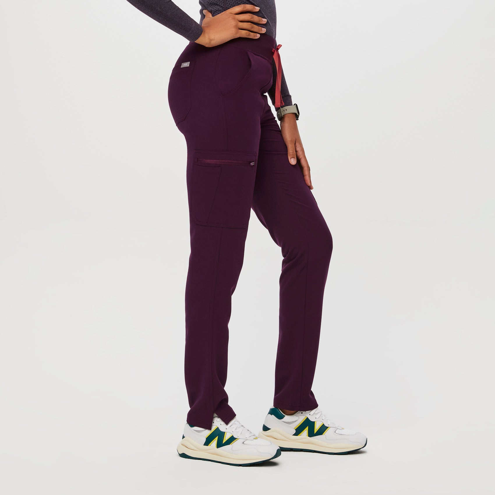 https://cdn.shopify.com/s/files/1/0139/8942/files/Q2_2023_06_DEEP-PURPLE_HW-YOLA_W_DEJA_30672_69abb7ac-1ce4-41b4-a0a9-52fac436de5e.jpg?v=1689971249
