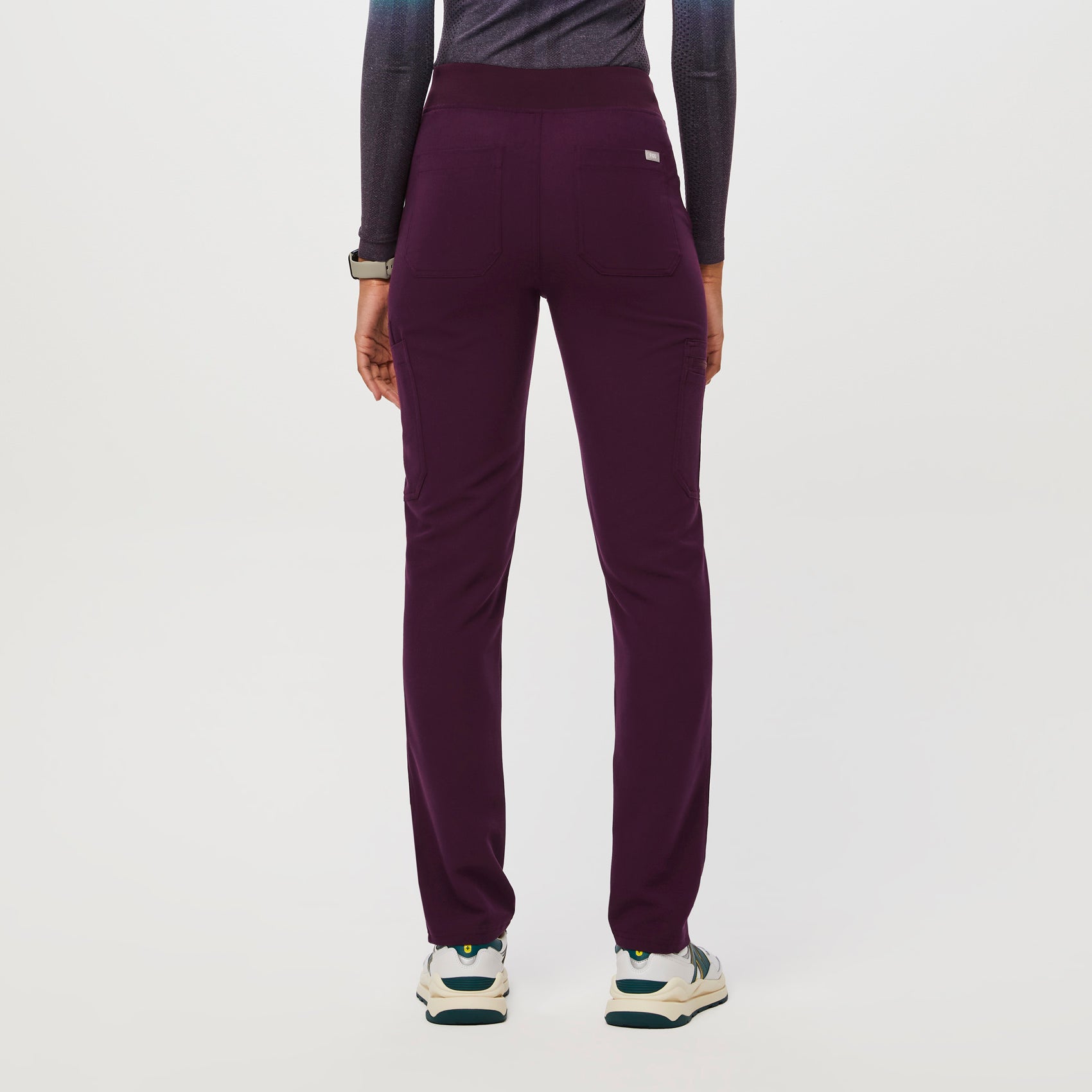 https://cdn.shopify.com/s/files/1/0139/8942/files/Q2_2023_06_DEEP-PURPLE_HW-YOLA_W_DEJA_30678_c2836189-429e-4e52-82e9-0913c00b4cbc.jpg?v=1689971249