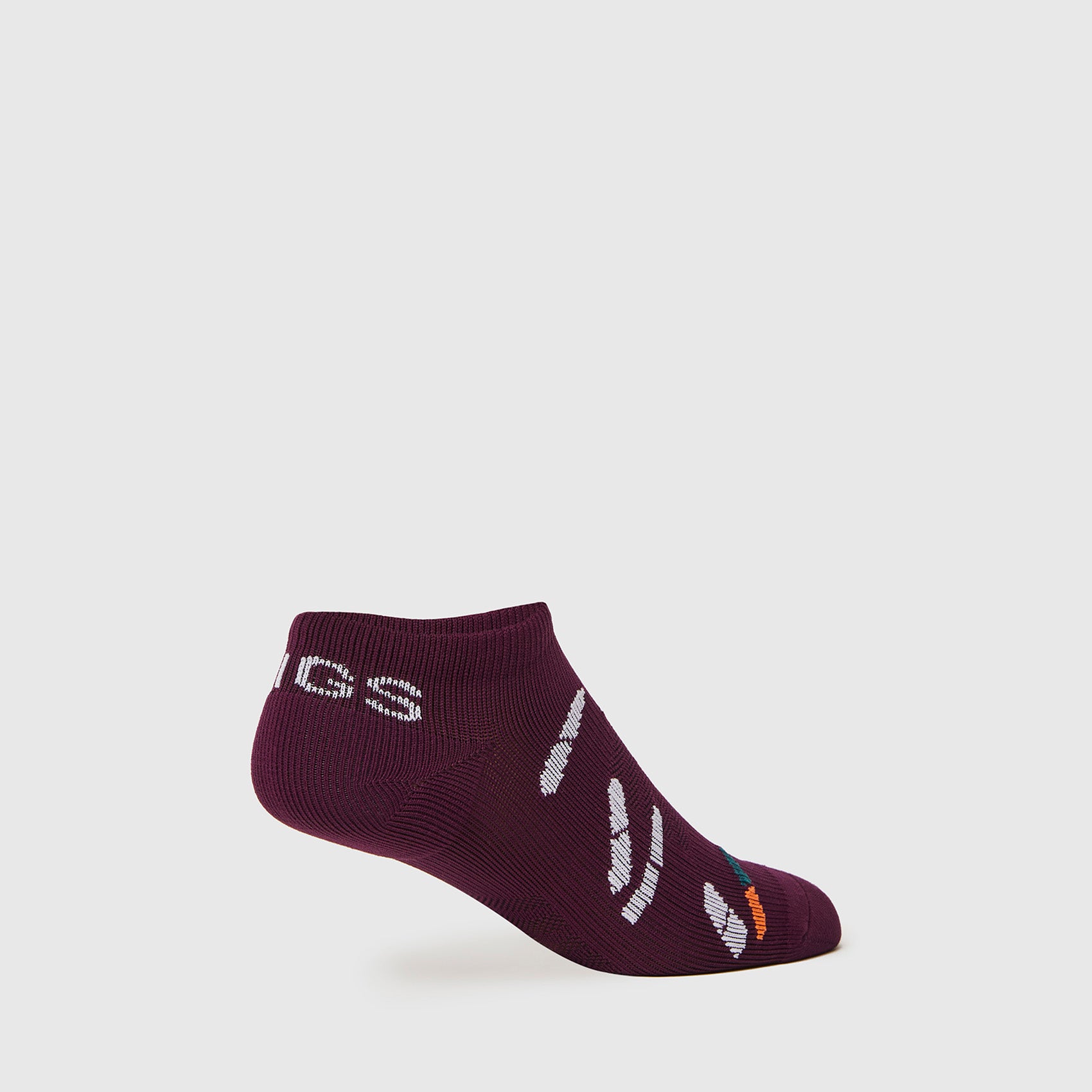 https://cdn.shopify.com/s/files/1/0139/8942/files/Q2_2023_06_DEEP-PURPLE_MEDICATE-ANKLE-SOCKS_W_GHOST_26789.jpg?v=1690220427