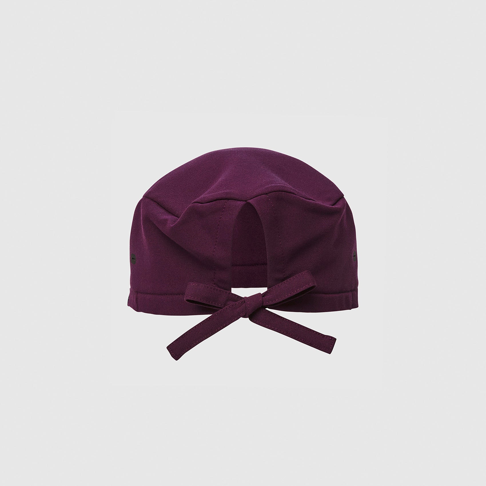 https://cdn.shopify.com/s/files/1/0139/8942/files/Q2_2023_06_DEEP-PURPLE_MODERN-SCRUB-CAP-WITH-BUTTONHOLES_U_GHOST_26758.jpg?v=1690222091