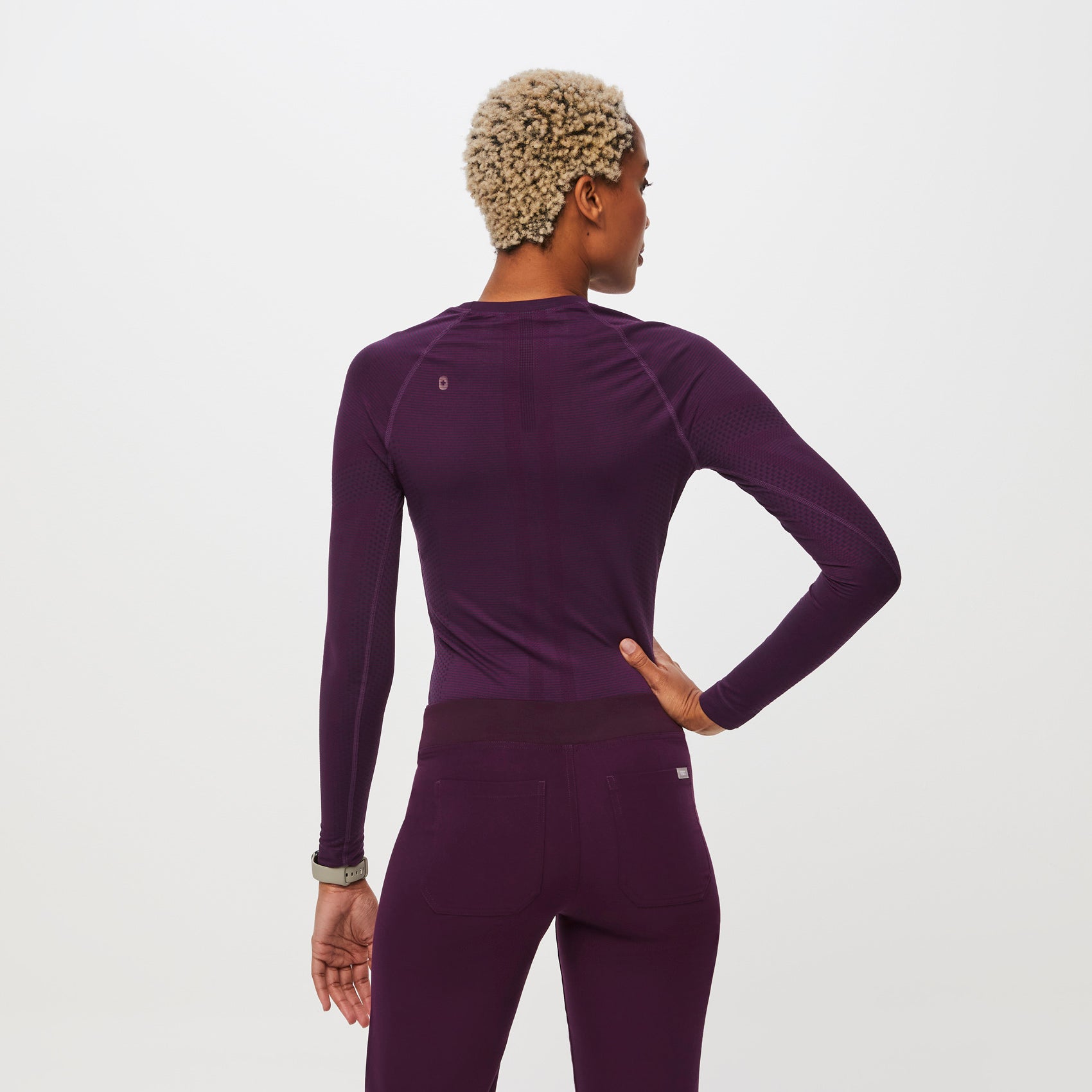 https://cdn.shopify.com/s/files/1/0139/8942/files/Q2_2023_06_DEEP-PURPLE_SALTA_W_DEJA_30447.jpg?v=1690225807