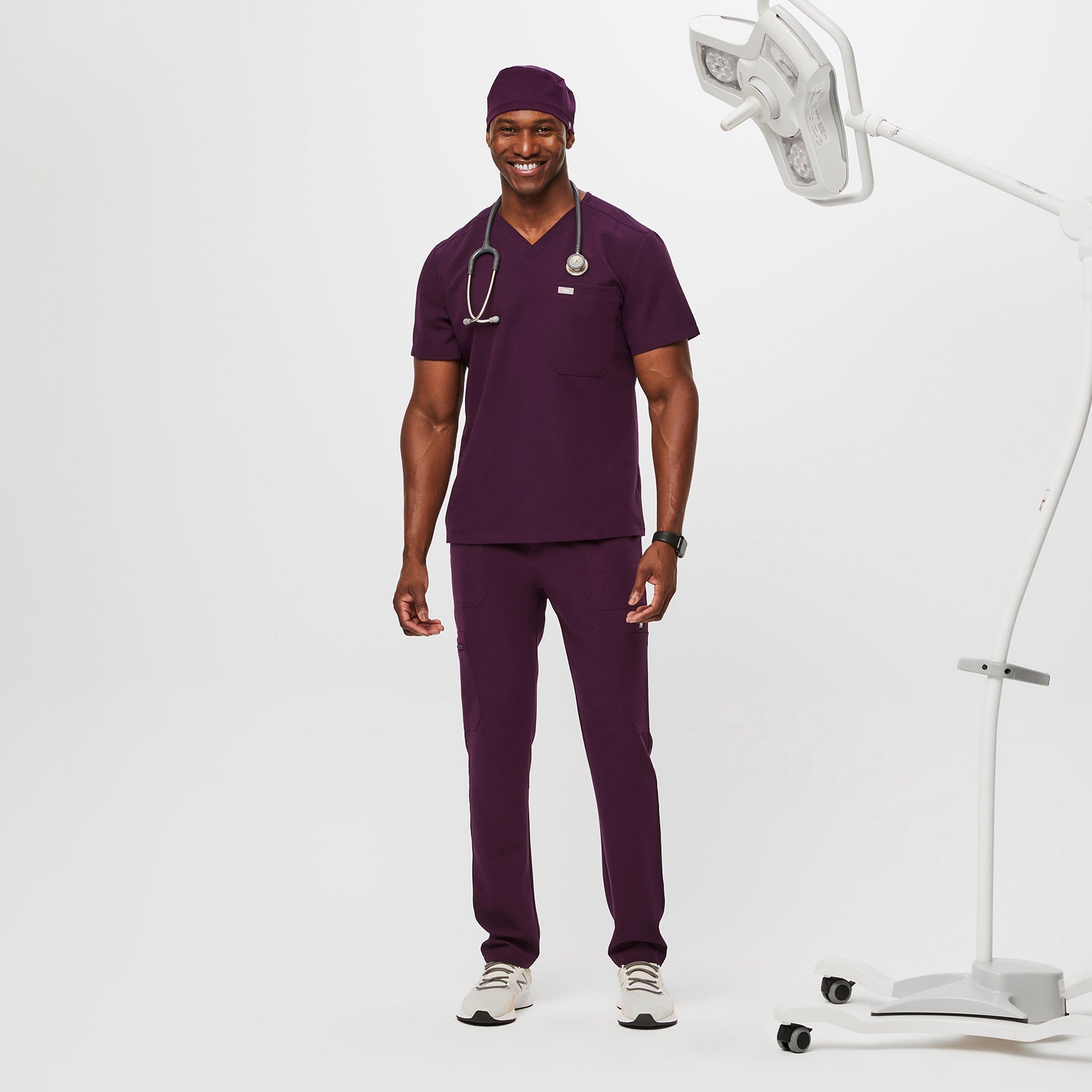 https://cdn.shopify.com/s/files/1/0139/8942/files/Q2_2023_06_DEEP-PURPLE_SCRUB-CAP-BUTTONHOLES_U_TERRANCE_35471.jpg?v=1690222091