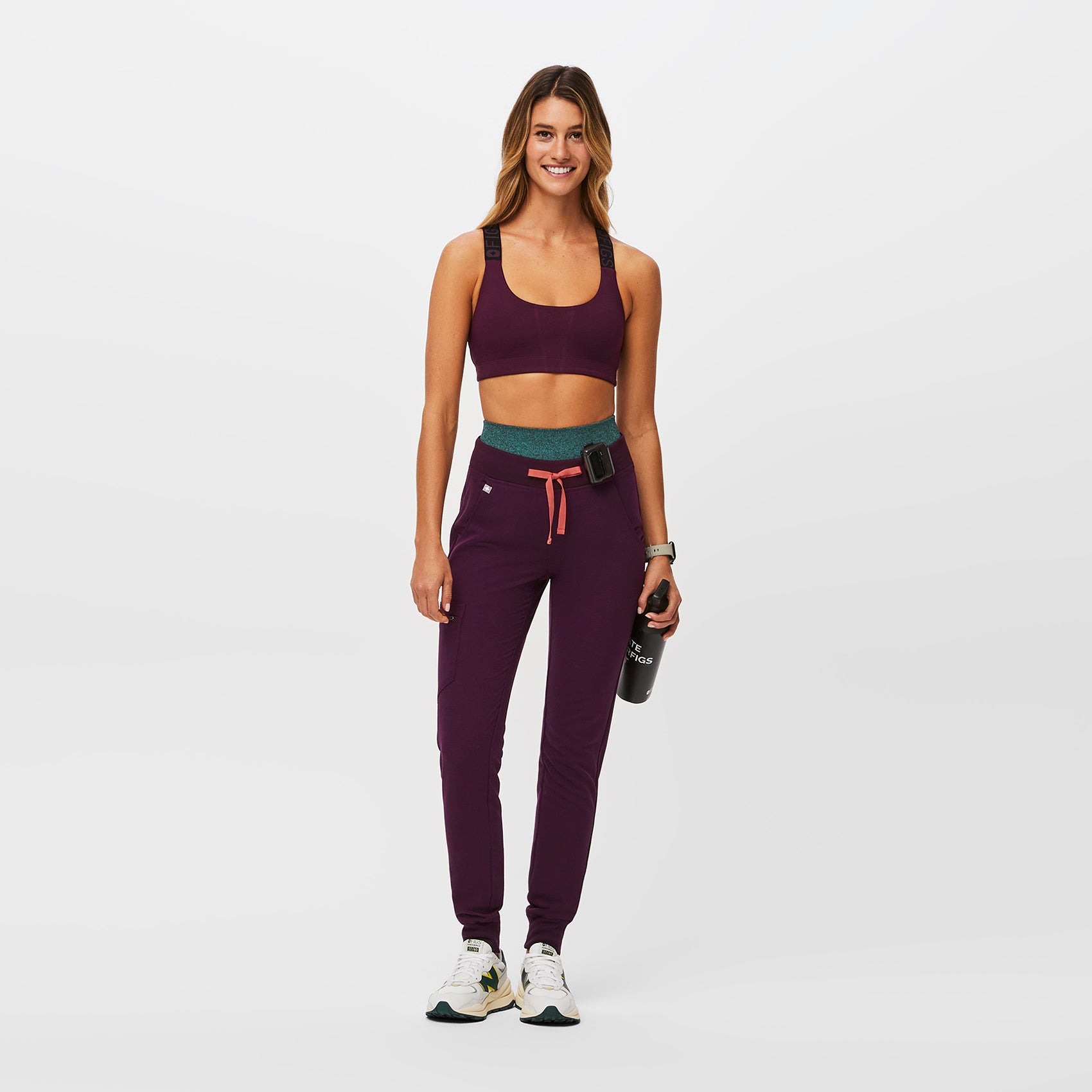 https://cdn.shopify.com/s/files/1/0139/8942/files/Q2_2023_06_DEEP-PURPLE_SPORT-BRA_W_MADI_35756.jpg?v=1690226026