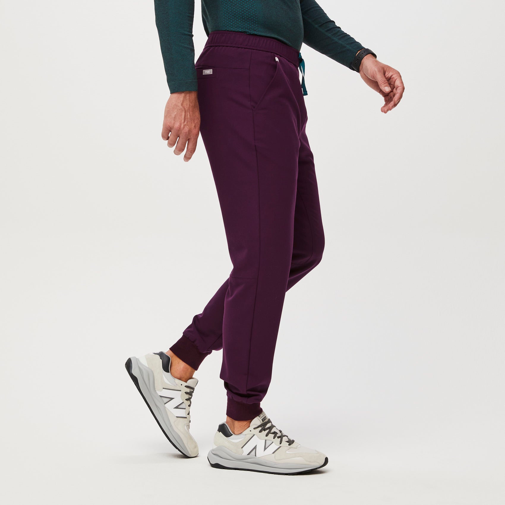 https://cdn.shopify.com/s/files/1/0139/8942/files/Q2_2023_06_DEEP-PURPLE_TANSEN-SLIM-JOGGER-SCRUB-PANTS_M_COREY_34583.jpg?v=1690220875