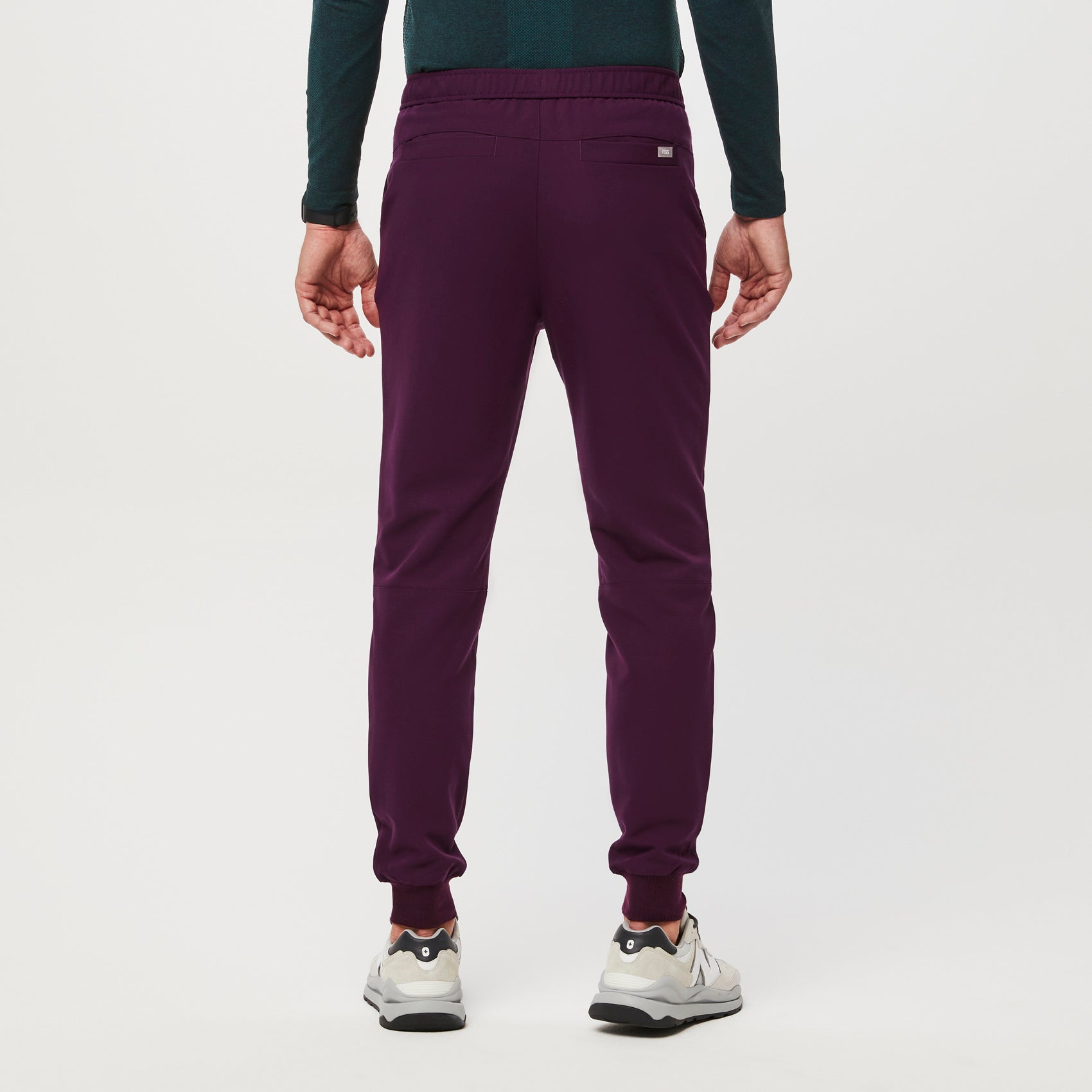 https://cdn.shopify.com/s/files/1/0139/8942/files/Q2_2023_06_DEEP-PURPLE_TANSEN-SLIM-JOGGER-SCRUB-PANTS_M_COREY_34593.jpg?v=1690220875