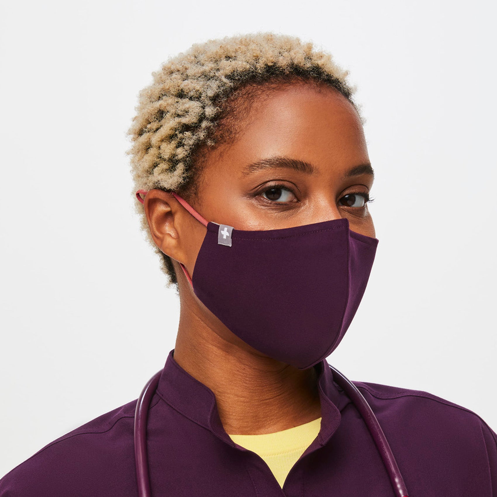 https://cdn.shopify.com/s/files/1/0139/8942/files/Q2_2023_06_DEEP-PURPLE_WOVEN-ADJUSTABLE-MASK_U_DEJA_30480.jpg?v=1690235412