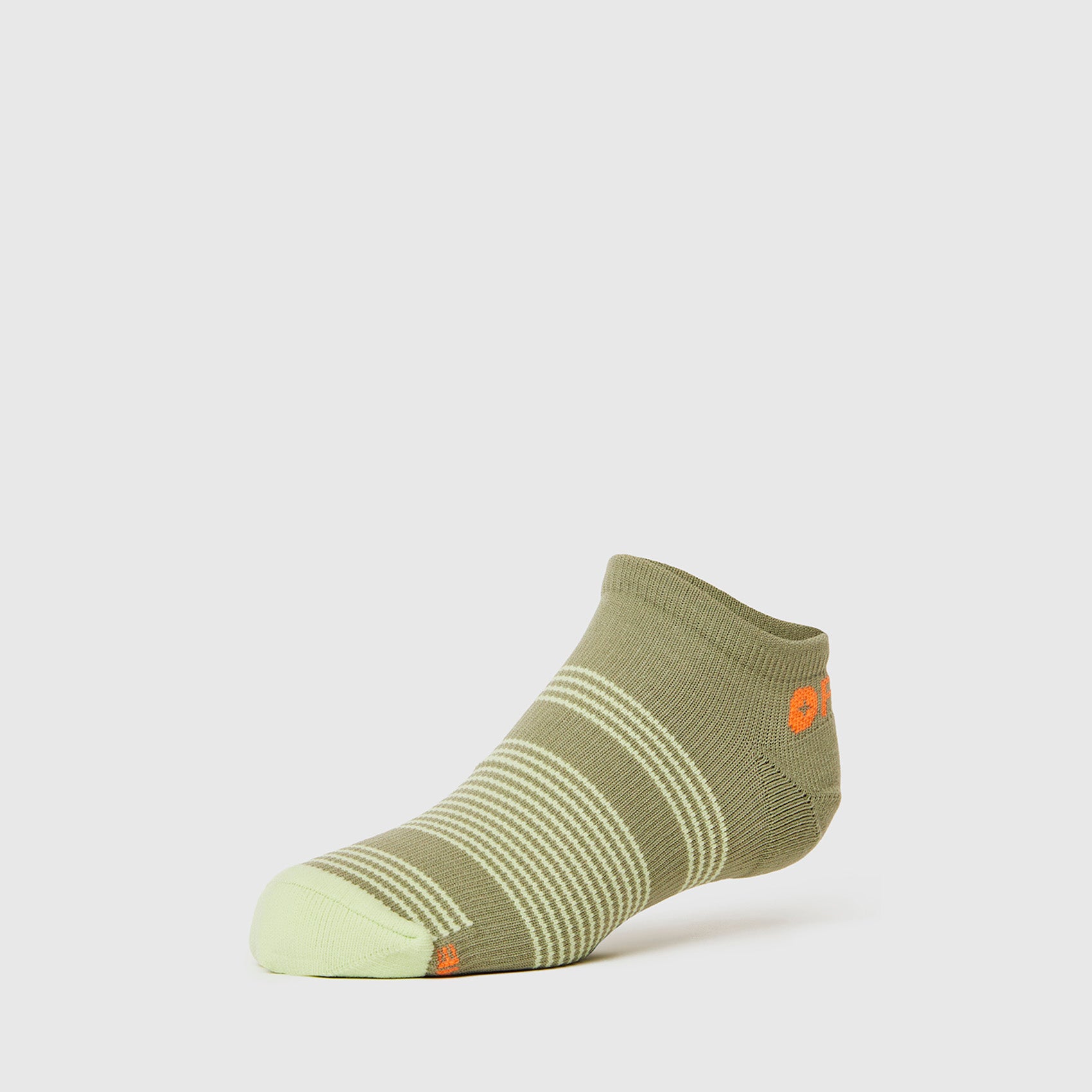 https://cdn.shopify.com/s/files/1/0139/8942/files/Q2_2023_06_GREENFIELD_MINI-STRIPE-ANKLE-SOCKS_W_GHOST_36272.jpg?v=1689263370