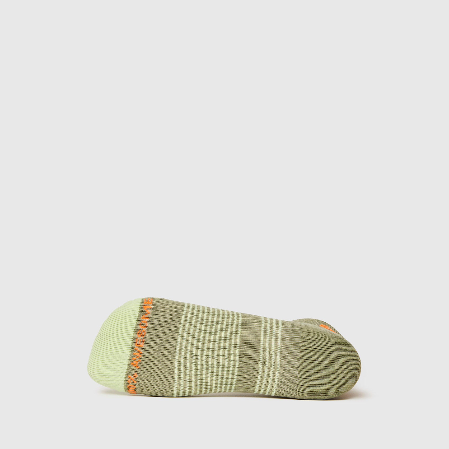 https://cdn.shopify.com/s/files/1/0139/8942/files/Q2_2023_06_GREENFIELD_MINI-STRIPE-ANKLE-SOCKS_W_GHOST_36275.jpg?v=1689263372