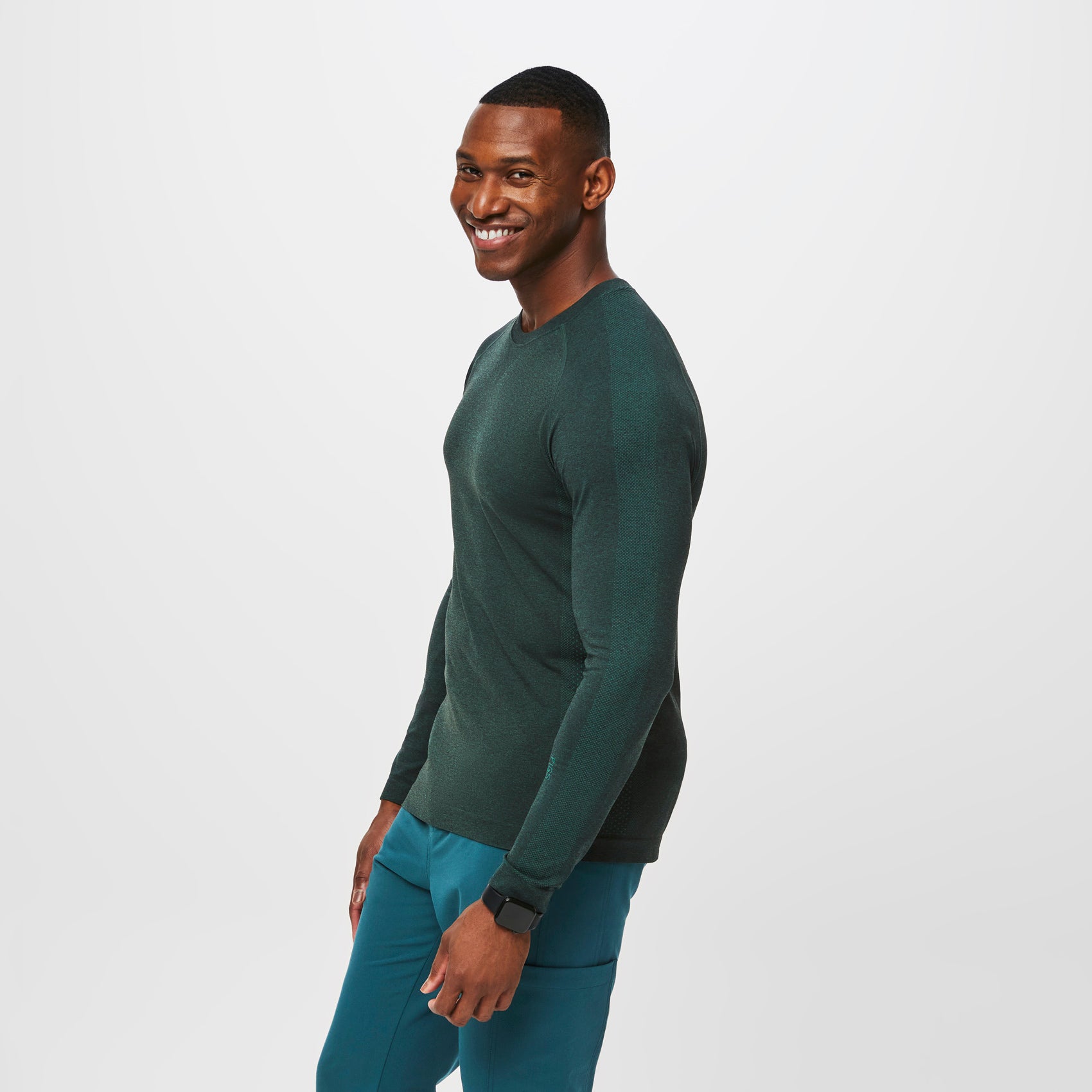 https://cdn.shopify.com/s/files/1/0139/8942/files/Q2_2023_06_HEATHERED-DARK-CARIBBEAN-BLUE_MAKATO_M_TERRANCE_35807.jpg?v=1689700606