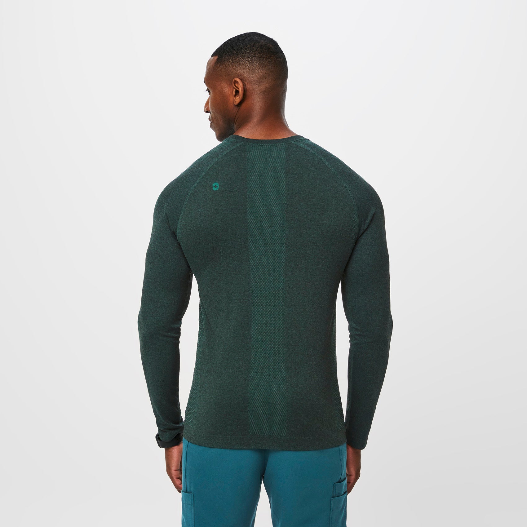 https://cdn.shopify.com/s/files/1/0139/8942/files/Q2_2023_06_HEATHERED-DARK-CARIBBEAN-BLUE_MAKATO_M_TERRANCE_35812.jpg?v=1689700606