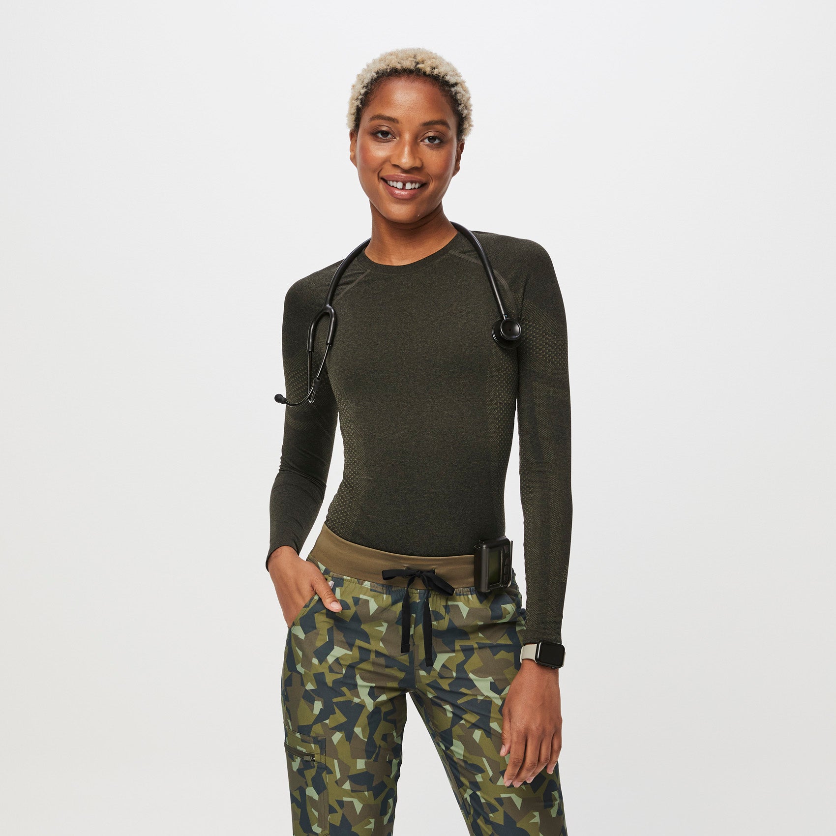 https://cdn.shopify.com/s/files/1/0139/8942/files/Q2_2023_06_HEATHERED-DEEP-MARTINI-OLIVE_SALTA_W_DEJA_30143.jpg?v=1691620200