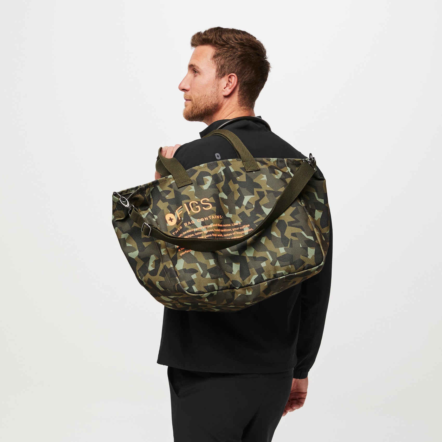 https://cdn.shopify.com/s/files/1/0139/8942/files/Q2_2023_06_MARTINI-OLIVE-CAMO-CANVAS-ZIPPER-TOTE_U_COREY_34695.jpg?v=1691604784
