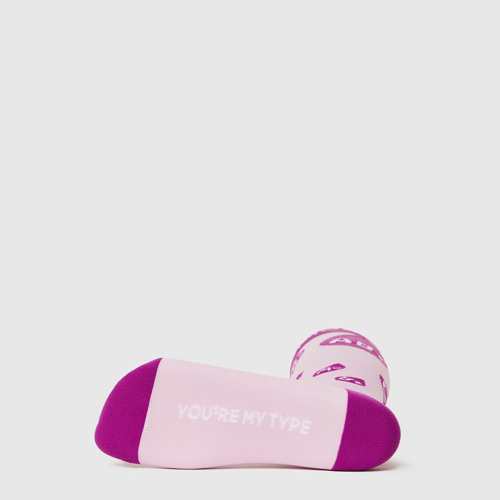 https://cdn.shopify.com/s/files/1/0139/8942/files/Q2_2023_06_PITAYA_BLOOD-TYPE-COMPRESSION-SOCKS_W_GHOST_36279.jpg?v=1689263240