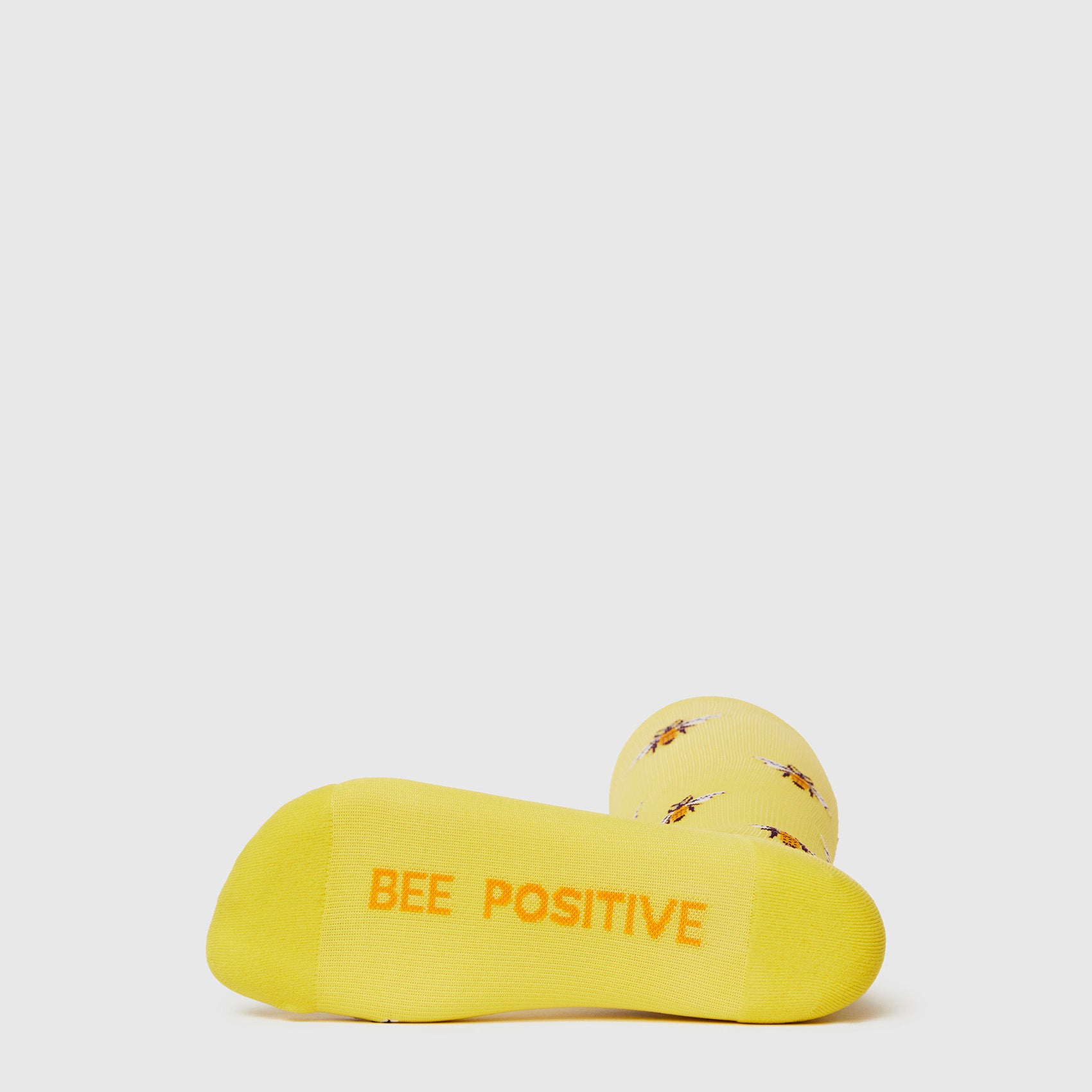 https://cdn.shopify.com/s/files/1/0139/8942/files/Q2_2023_06_SULPHUR_BEE-POSITIVE-COMPRESSION-SOCKS_U_GHOST_26832.jpg?v=1690233527