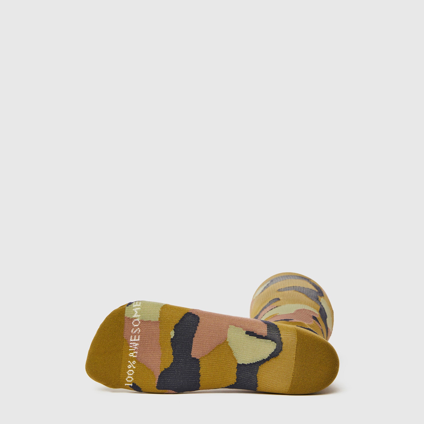 https://cdn.shopify.com/s/files/1/0139/8942/files/Q2_2023_06_TRUFFLE_CAMO-COMPRESSION-SOCKS_U_GHOST_26816.jpg?v=1691620315