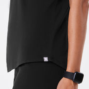 https://cdn.shopify.com/s/files/1/0139/8942/files/Q2_2024_4_BLACK_ANATOMICHEARTSUPERSOFTSS_MADI_2340_c.jpg?v=1716934811