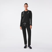 https://cdn.shopify.com/s/files/1/0139/8942/files/Q2_2024_4_BLACK_FIGSLOGOLEFTCHESTSUPERSOFTLS_MADI_2051_c.jpg?v=1716936647