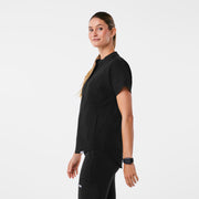 https://cdn.shopify.com/s/files/1/0139/8942/files/Q2_2024_4_BLACK_MANILASCRUBTOP_MADI_338.jpg?v=1715905381