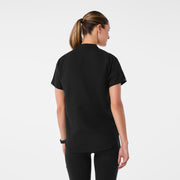 https://cdn.shopify.com/s/files/1/0139/8942/files/Q2_2024_4_BLACK_MANILASCRUBTOP_MADI_345.jpg?v=1715905380
