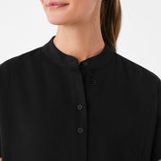 https://cdn.shopify.com/s/files/1/0139/8942/files/Q2_2024_4_BLACK_MANILASCRUBTOP_MADI_359.jpg?v=1715905381