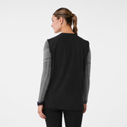 https://cdn.shopify.com/s/files/1/0139/8942/files/Q2_2024_4_BLACK_SCRUBSMOCKTOP_MADI_1744_c.jpg?v=1715198502